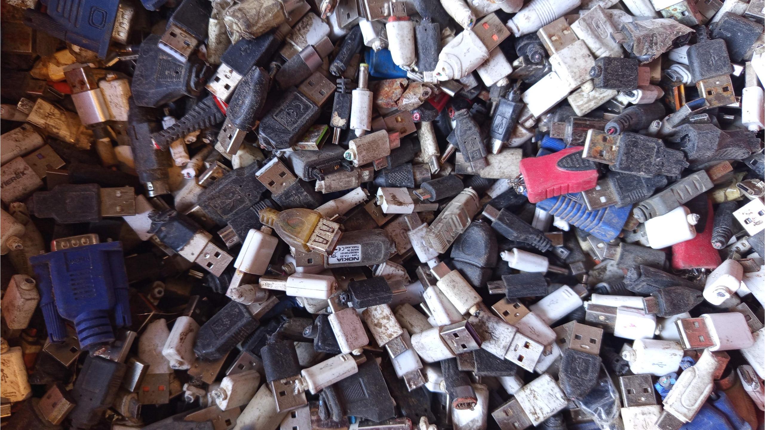 ضایعات سر کابل شارژ