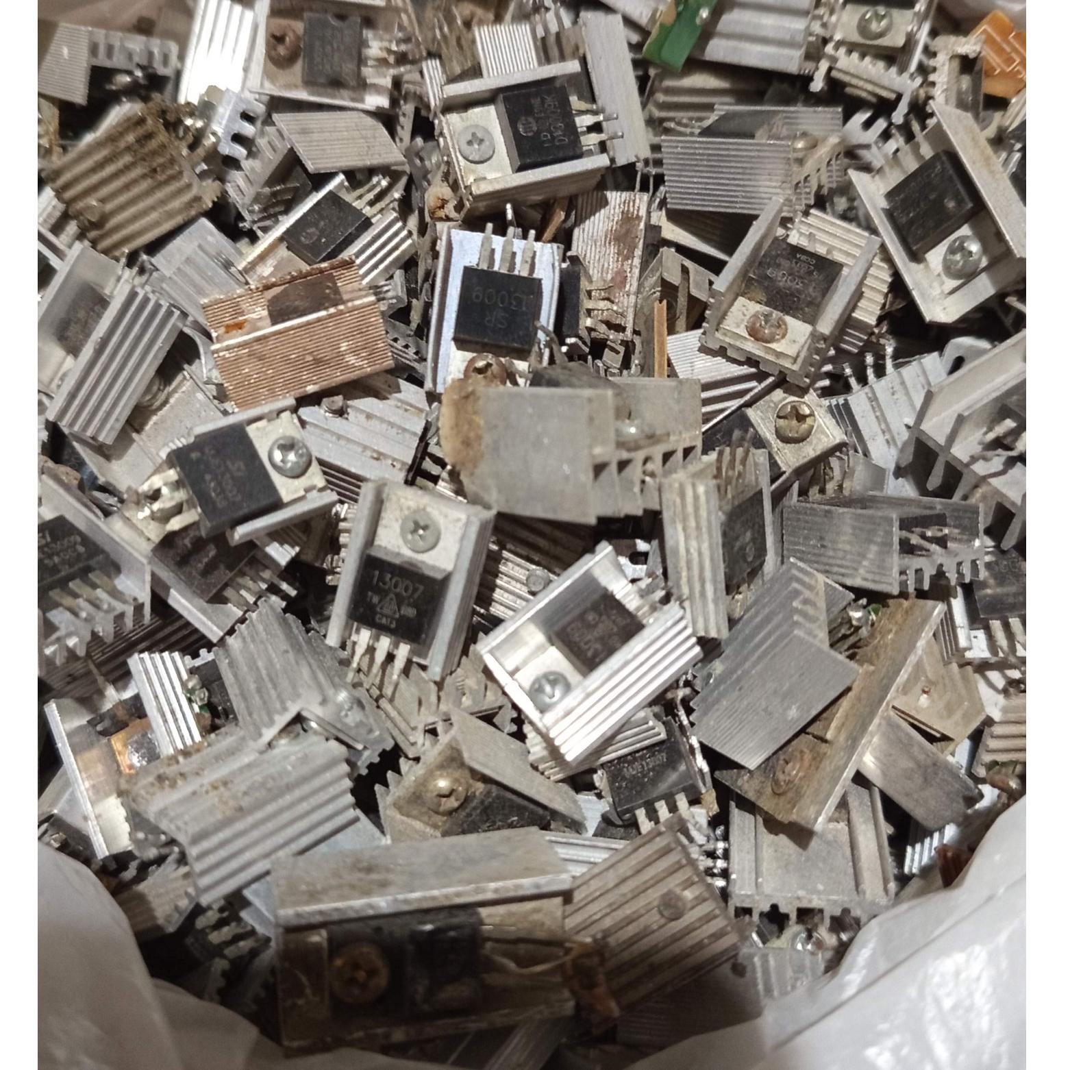 4 کیلو ضایعات ترانزیستور هیت سینک دار