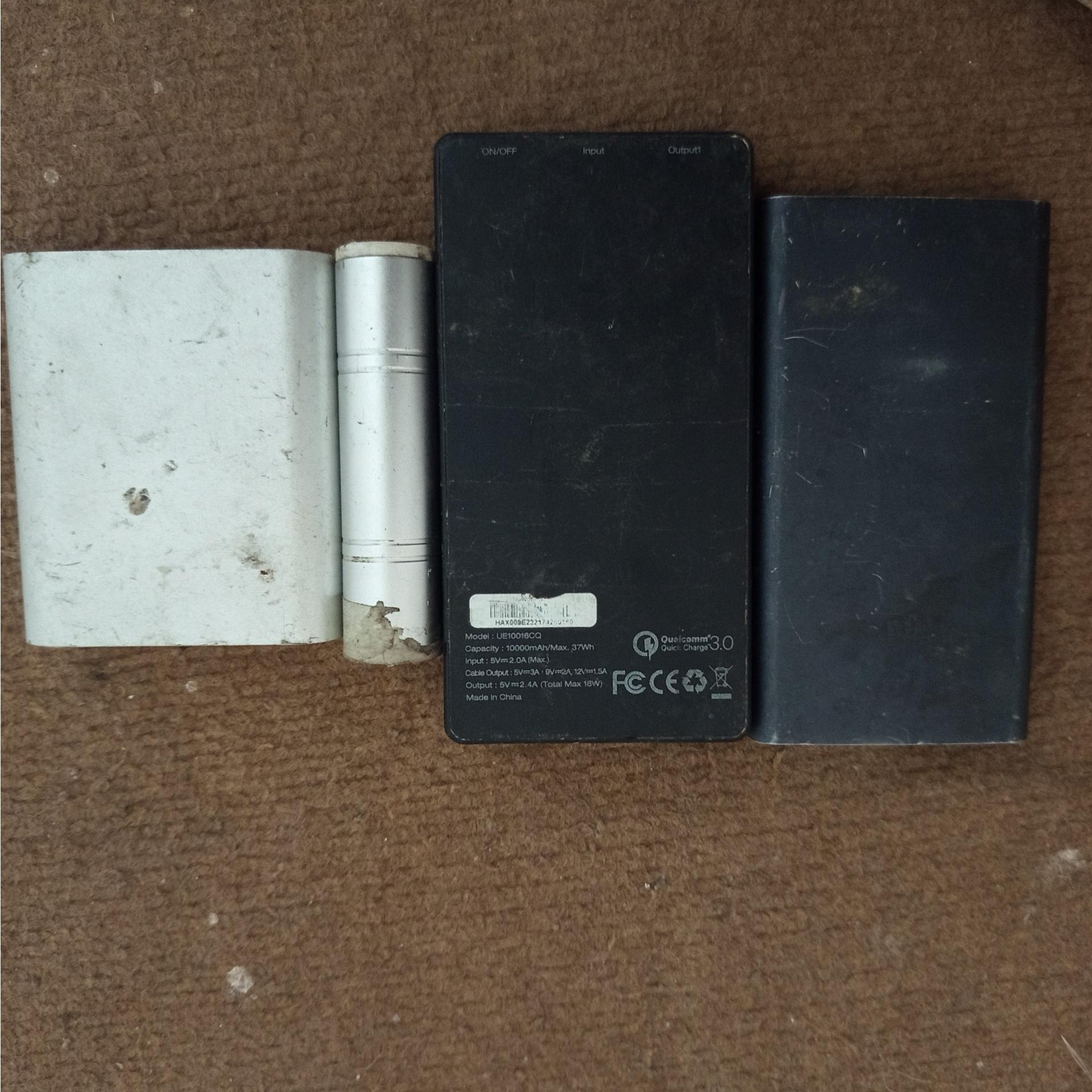 4عدد پاور بانک معیوب