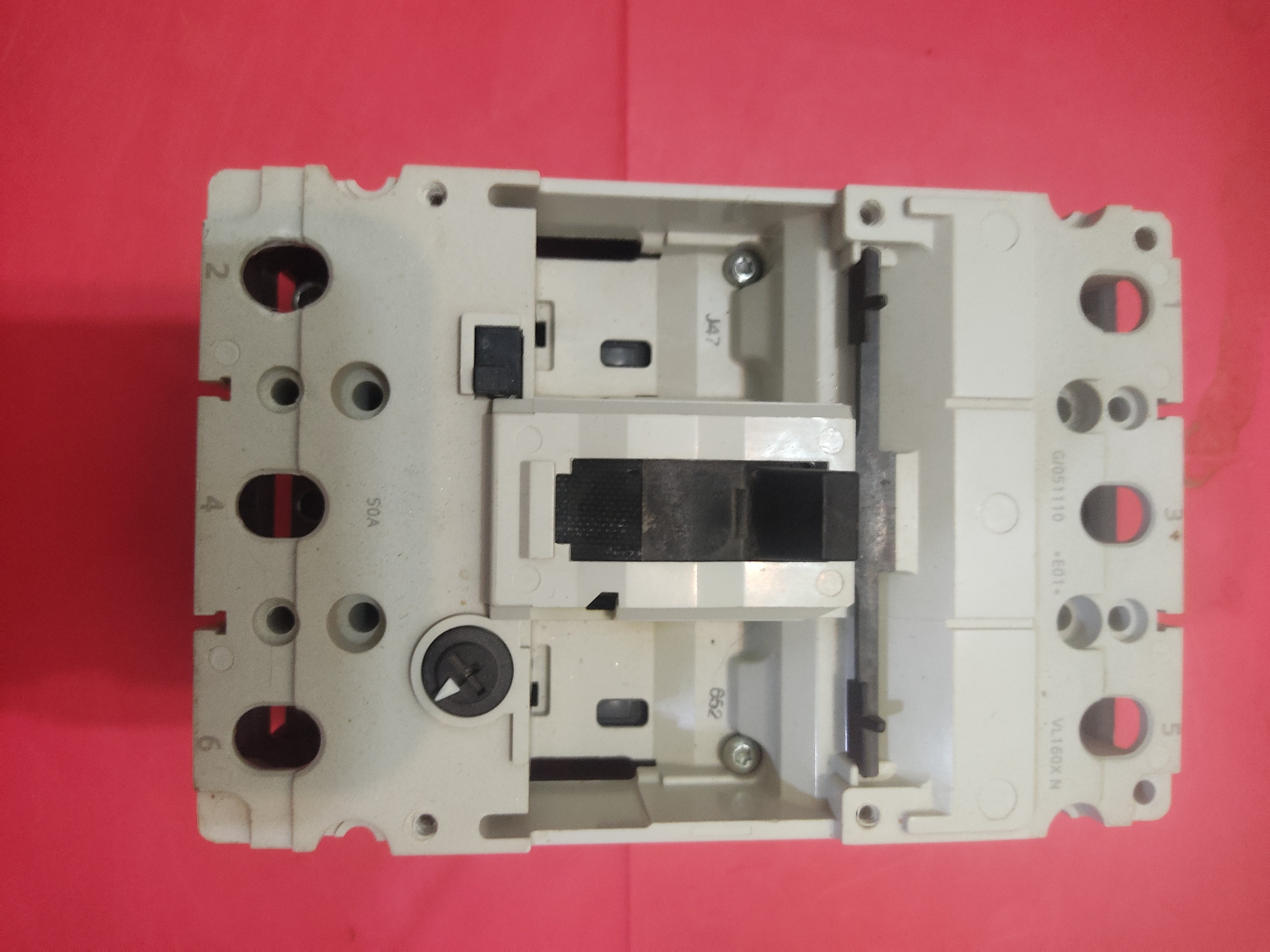 کلید اتومات 50 آمپر هیوندای قابل تنظیم