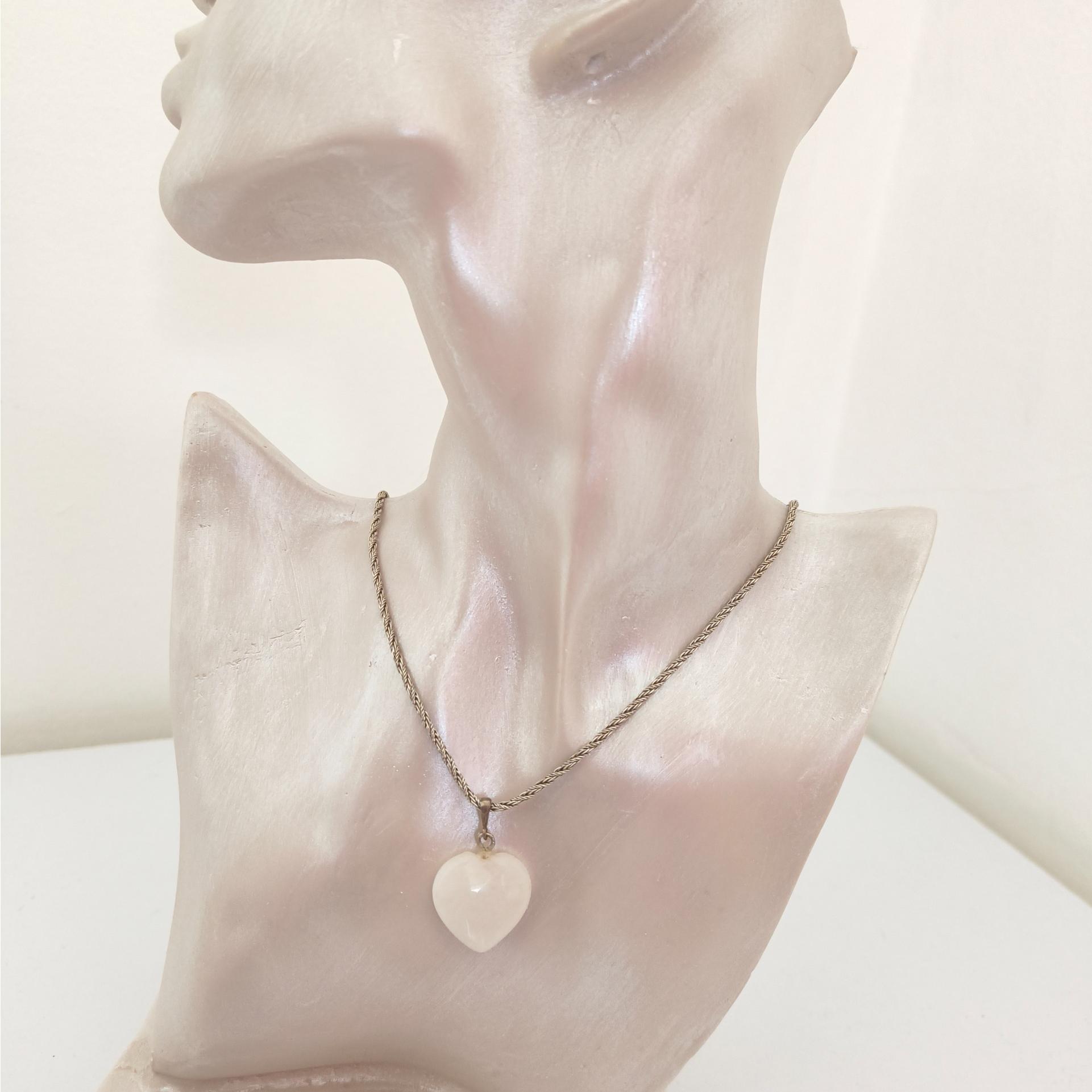 آویز نقره 925 مزین به عقیق قلبی سفیدرنگ