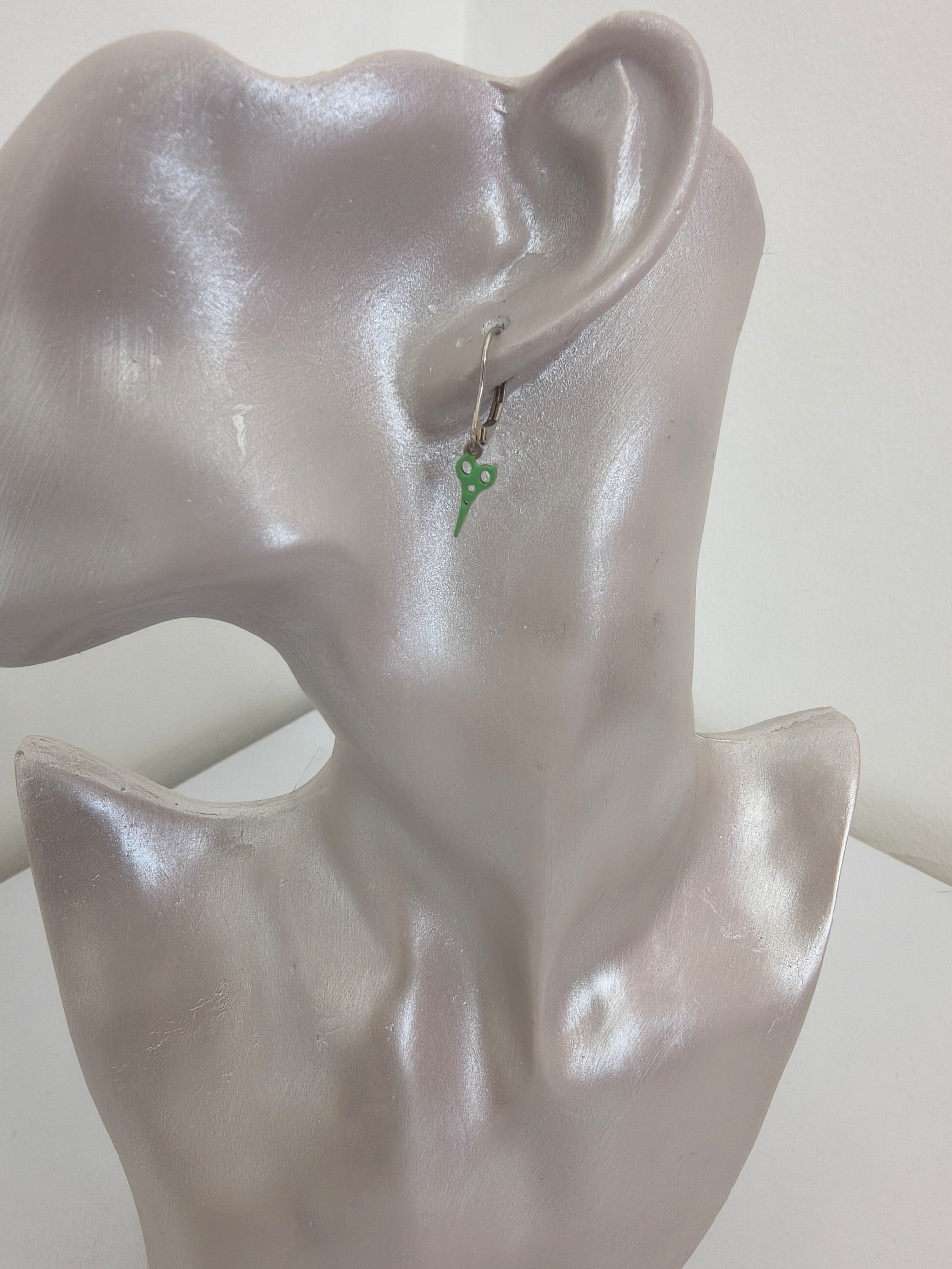 گوشواره نقره طرح قیچی و سنجاق