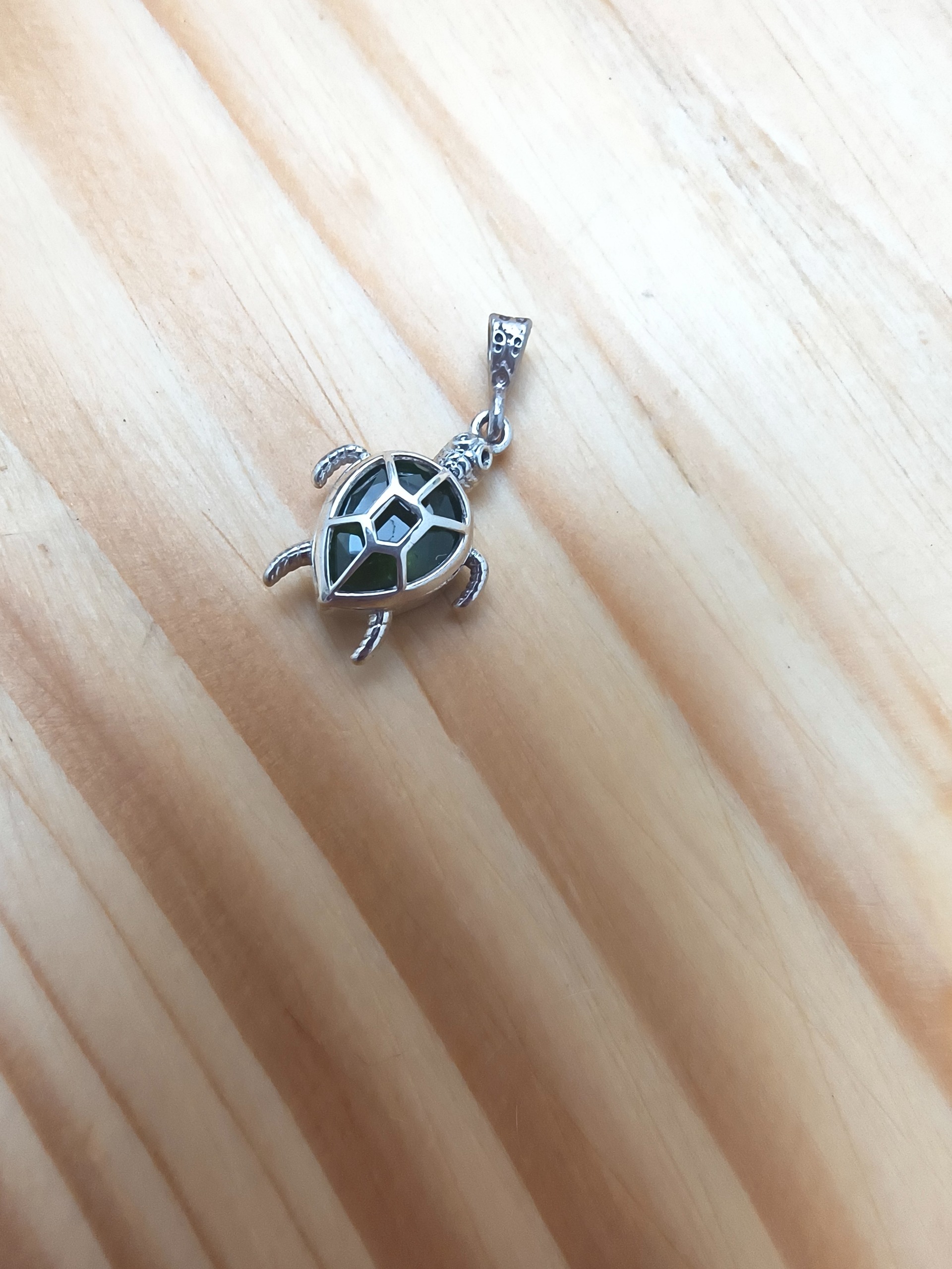 آویز نقره 925 طرح لاکپشت مزین به گوهر تورمالین