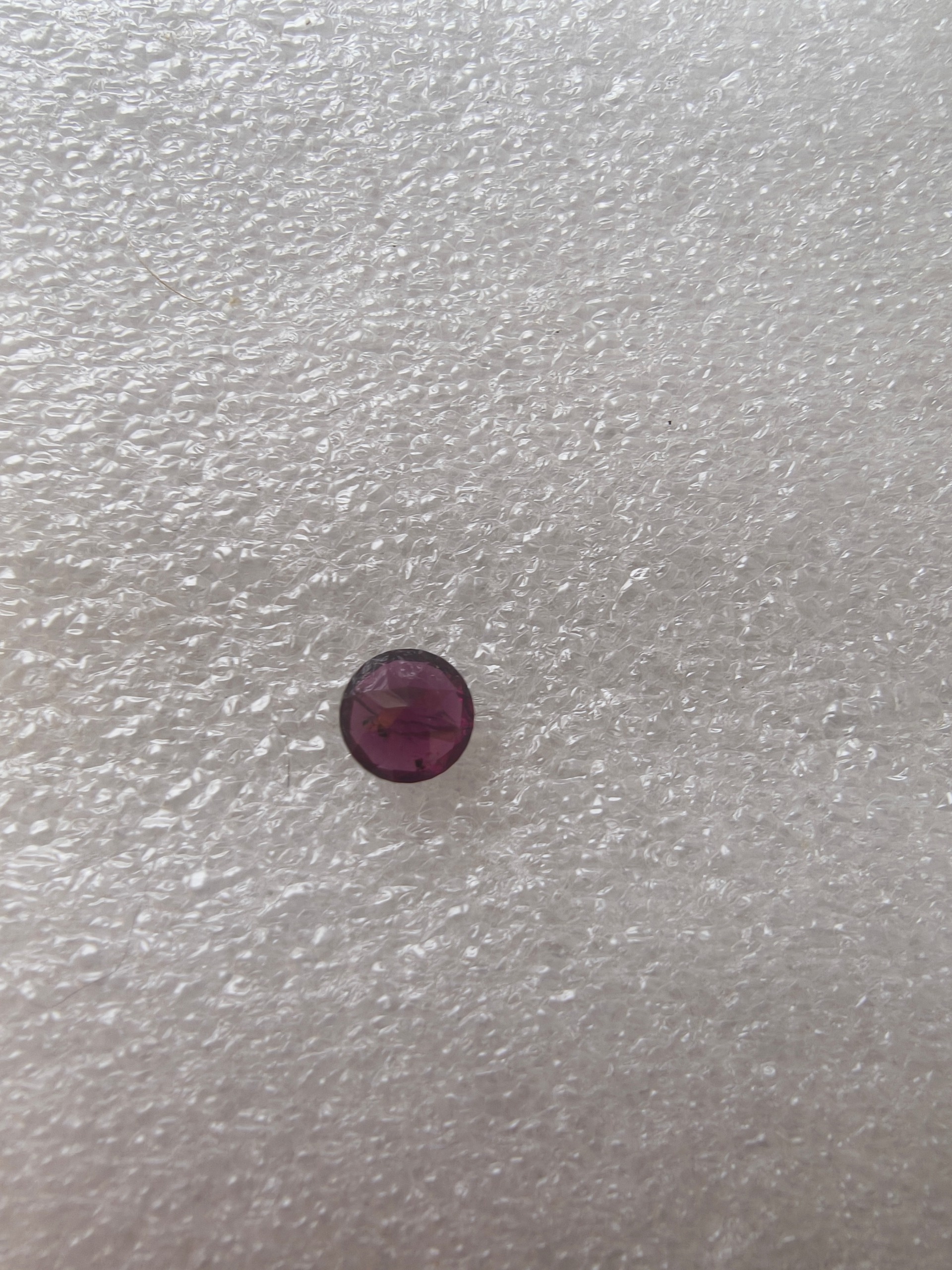 تورمالین طبیعی قرمز رنگ تراش برلیان