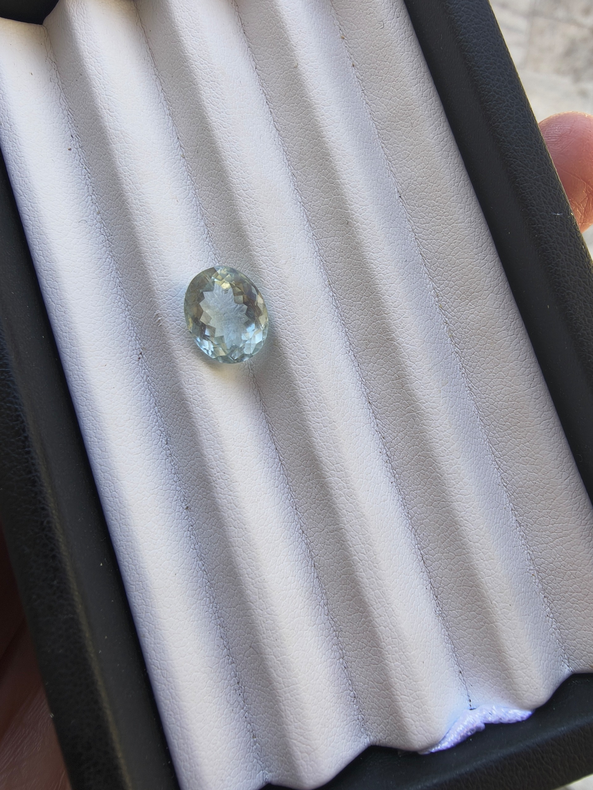 آکوامارین طبیعی و معدنی