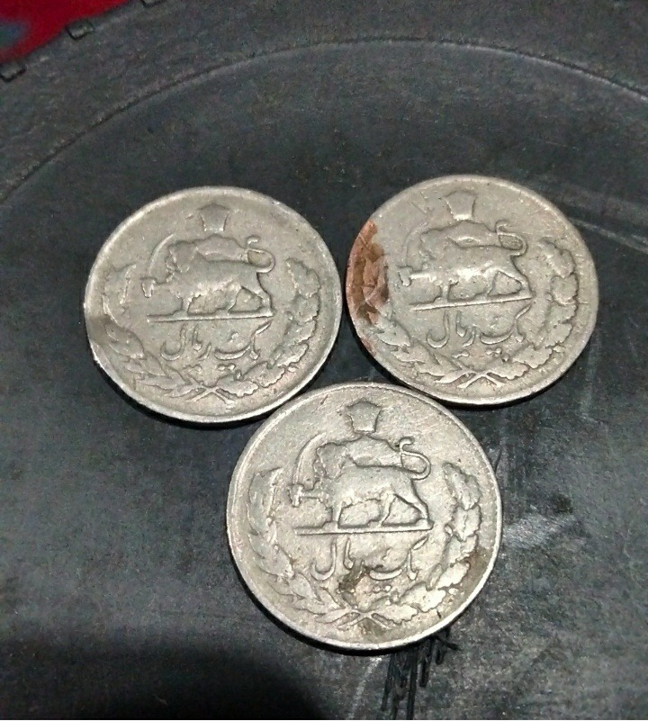 3 سکه1ریال ارورکلکسیونی توضی داره