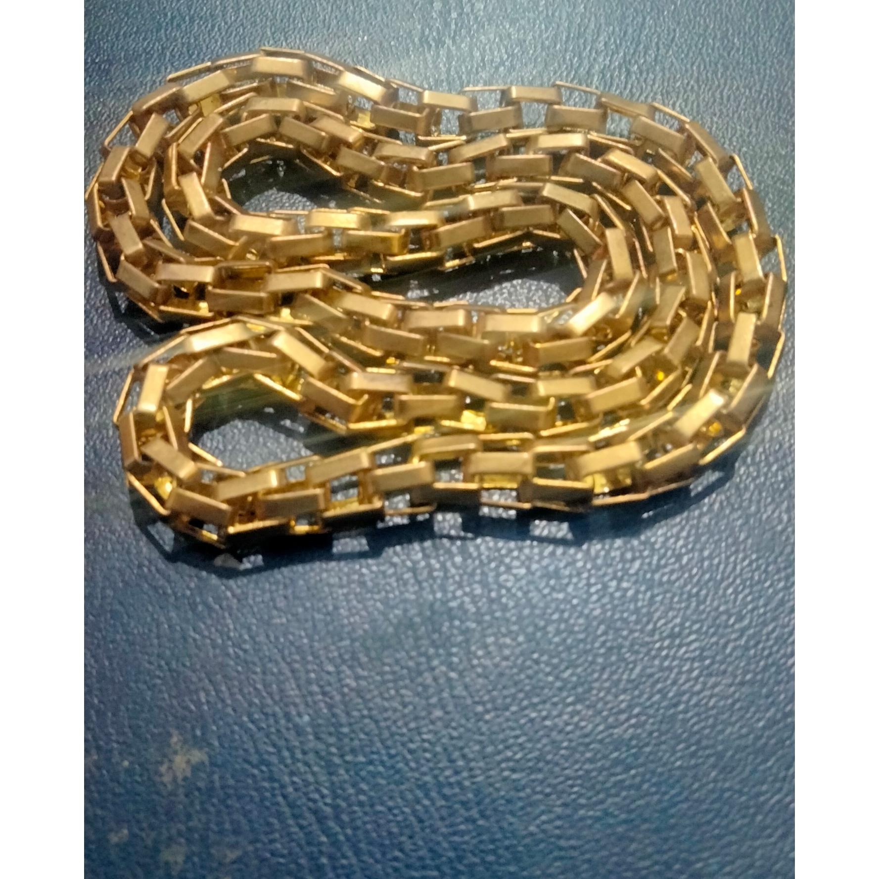 زنجیرگردنی طلایی توضی داره