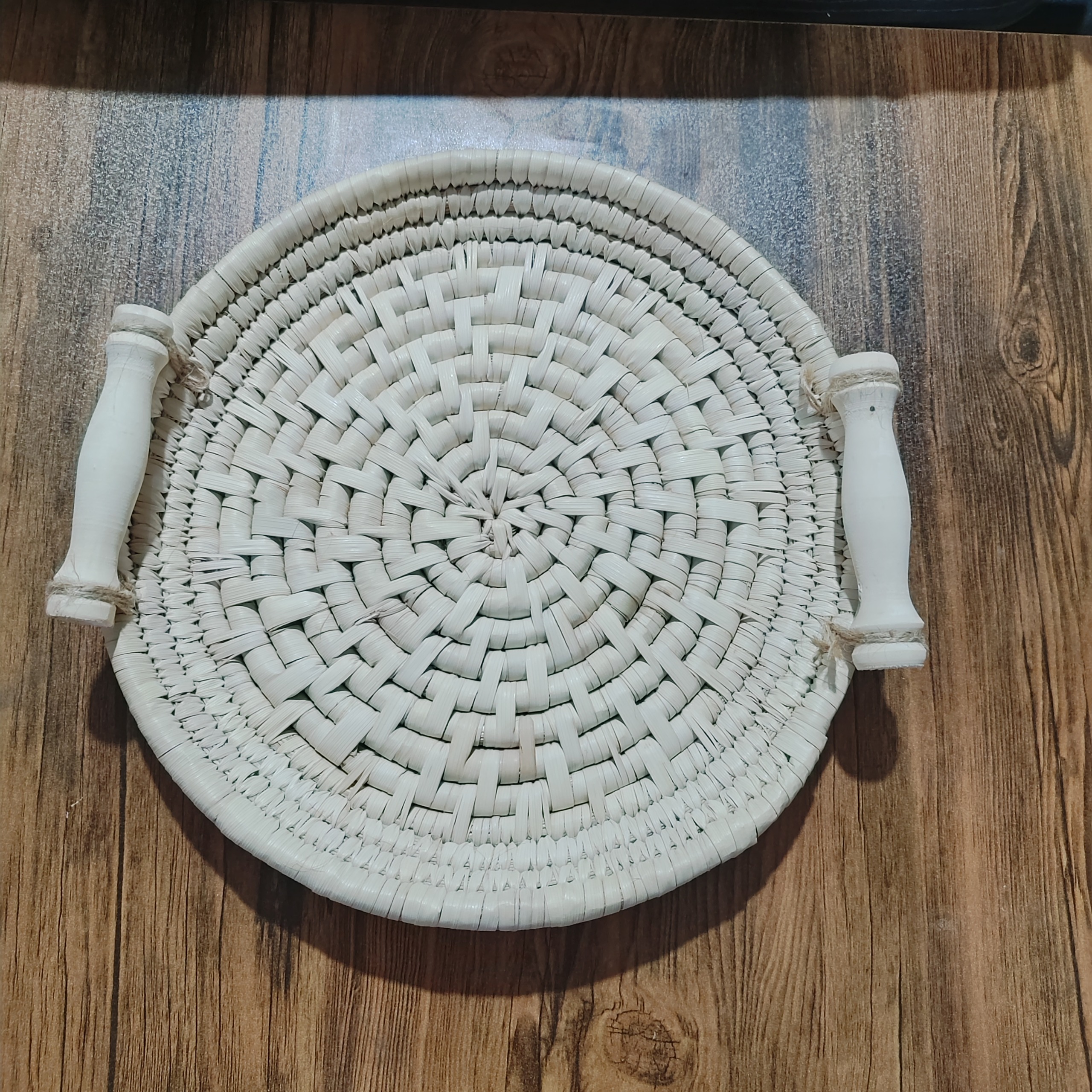 سبد حصیری دست چوبی