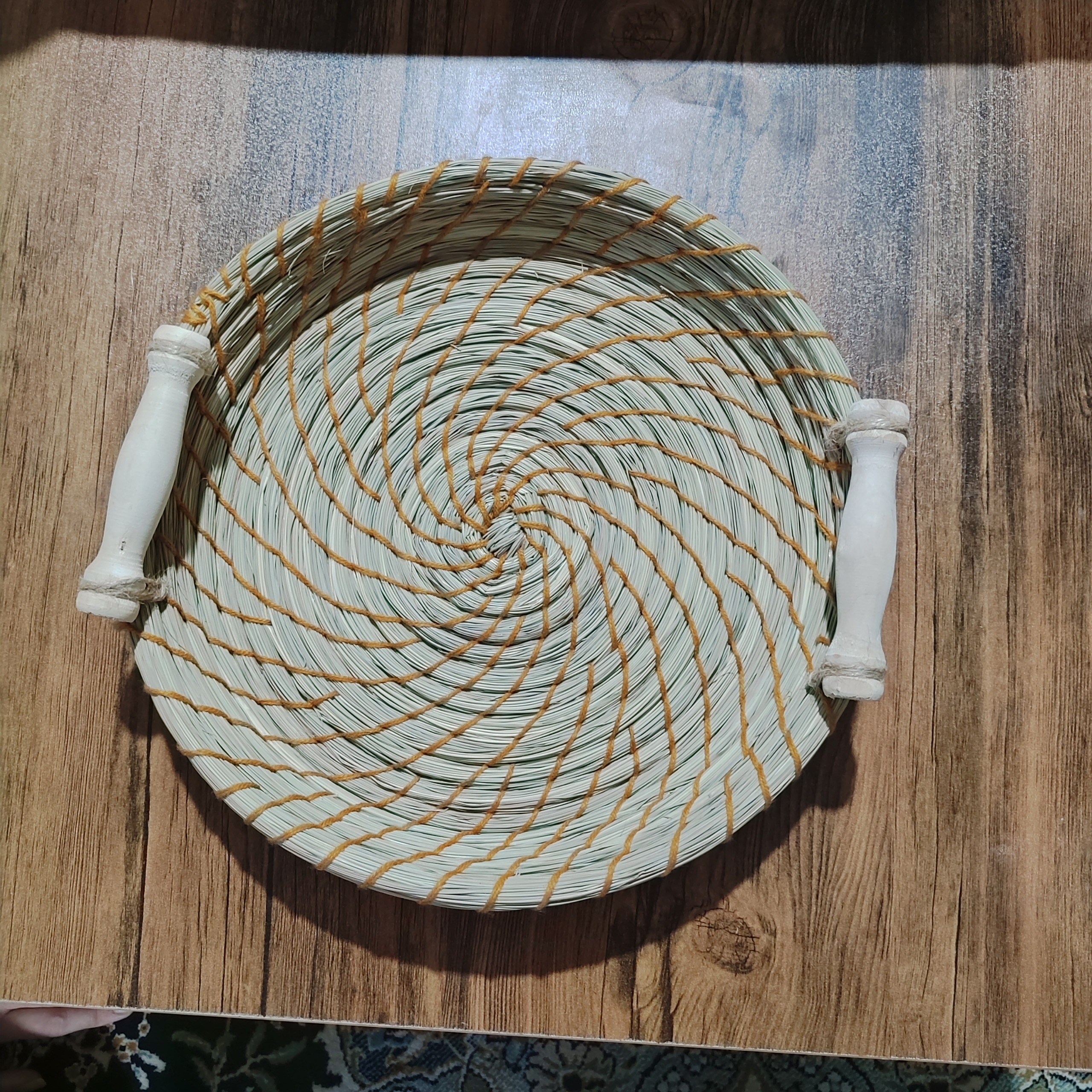 سبد حصیری دست چوبی