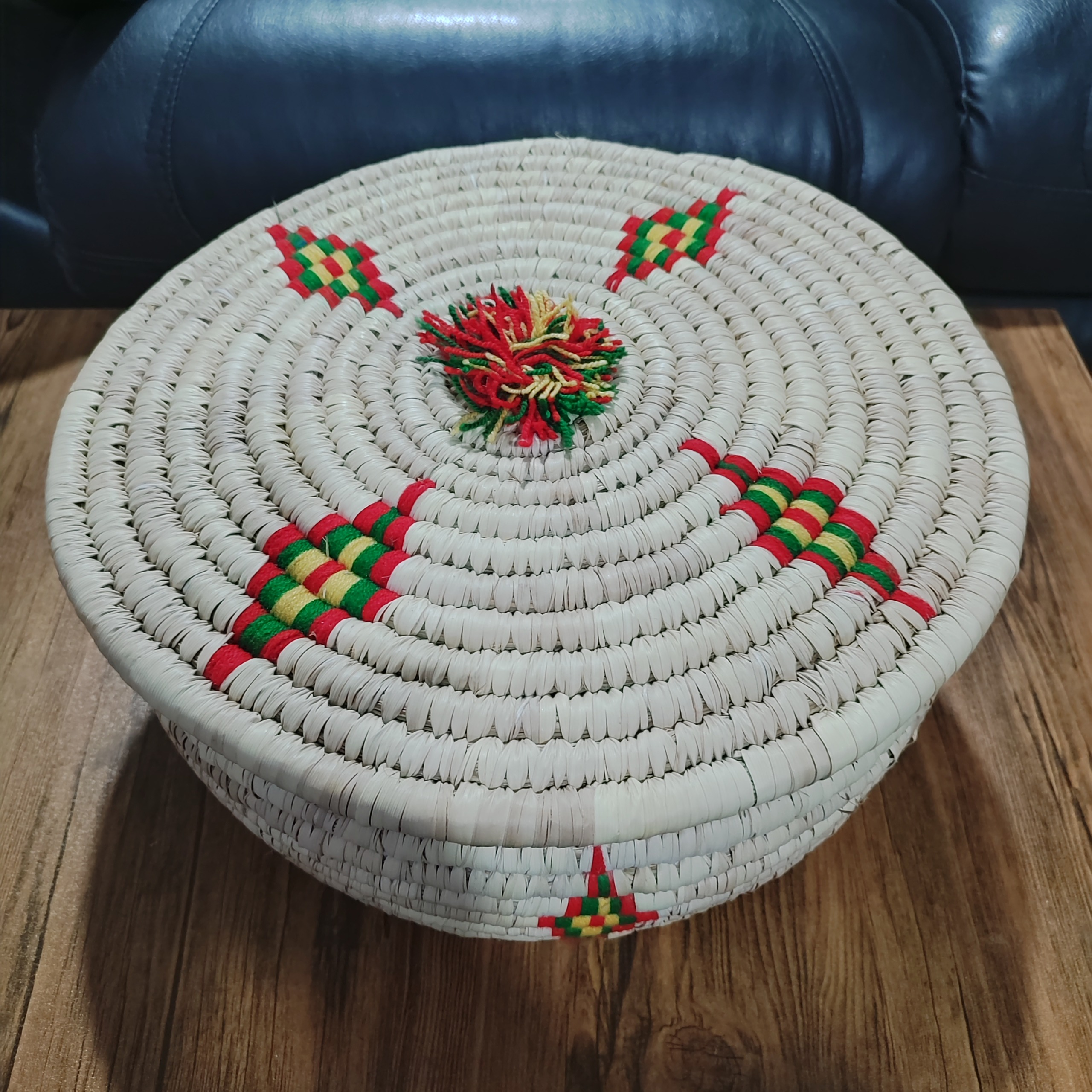 سبد حصیری در دار