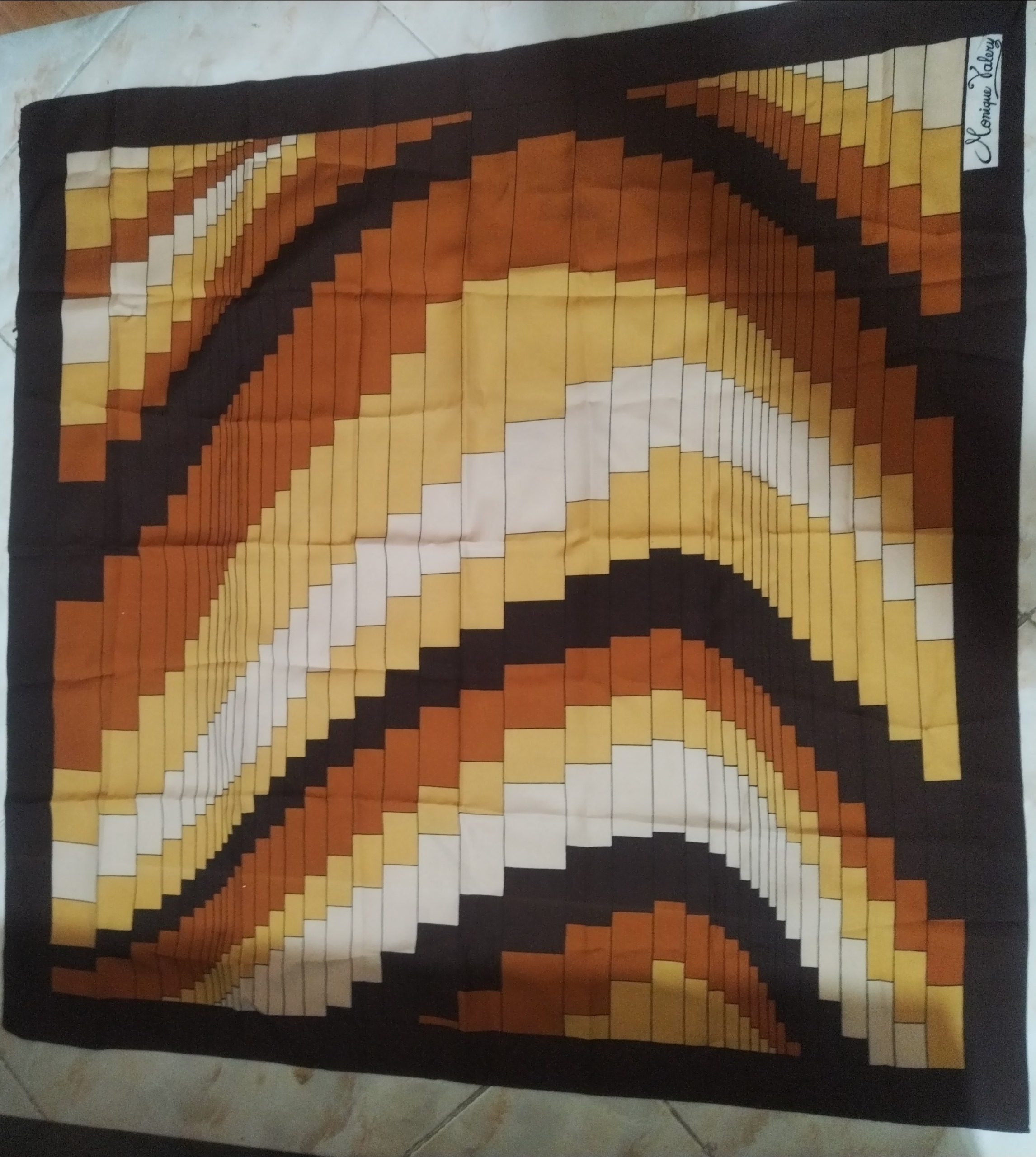 روسری بسیار شیک