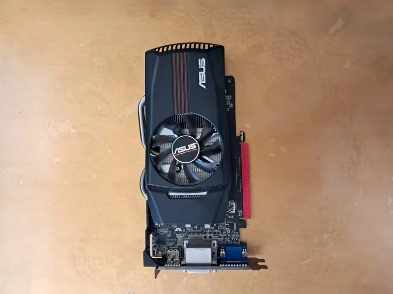 کارت گرافیک ایسوس GTX 650 بسیار تمیز