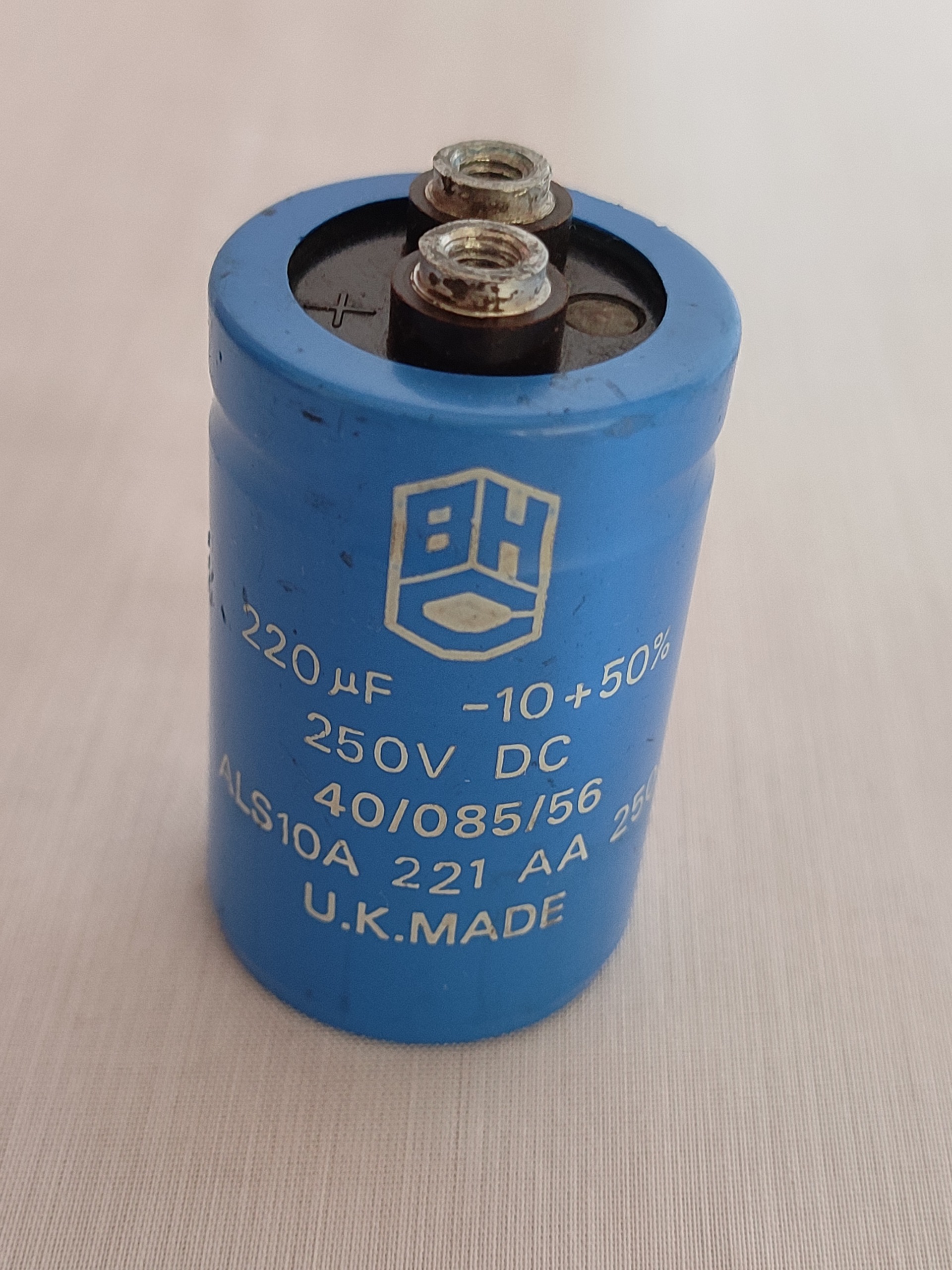 خازن الکترولیتی ساخت انگلستان