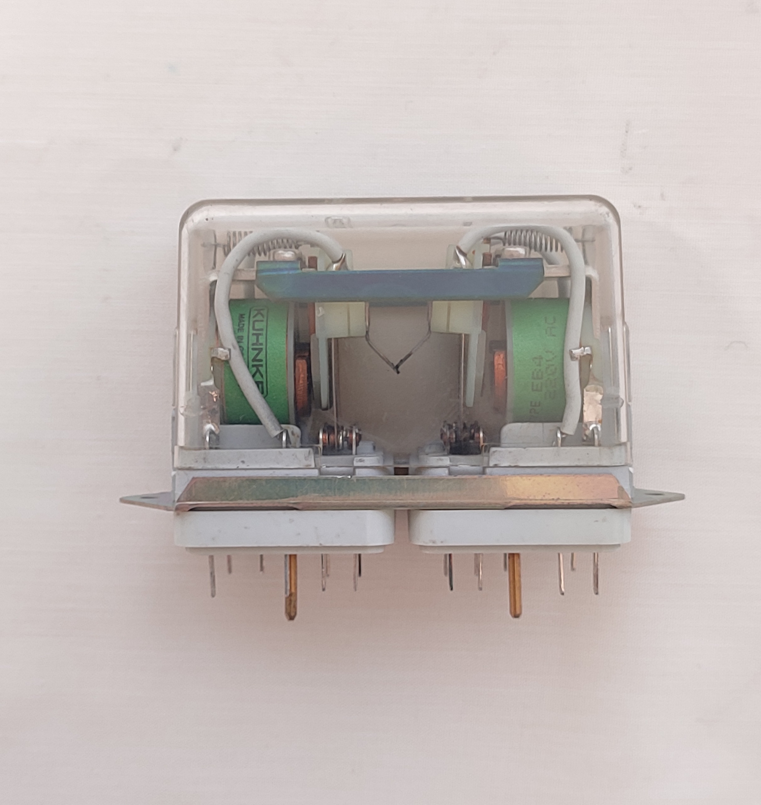 رله صنعتی KHUNKE 220V AC ساخت آلمان