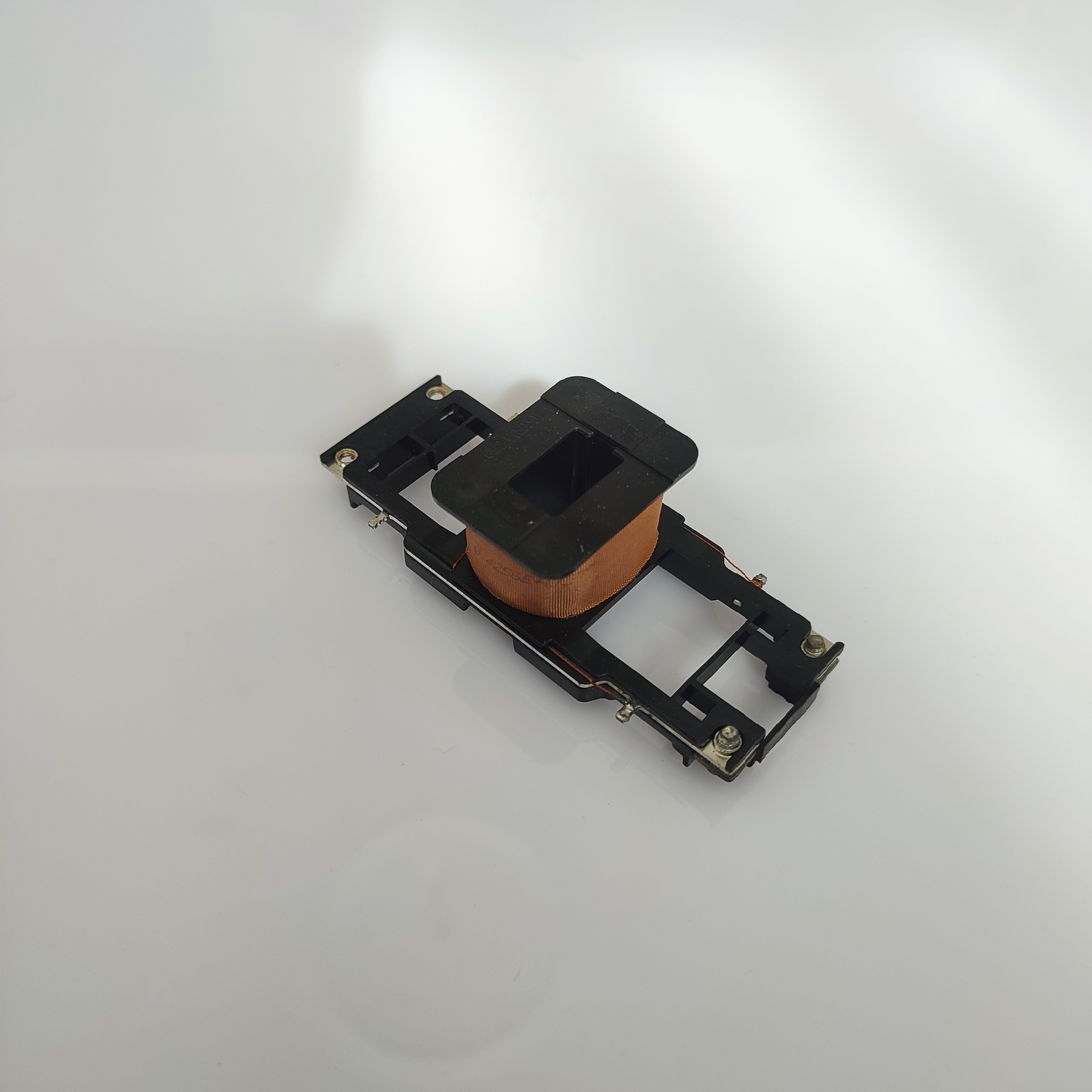 بوبین 220 ولت کنتاکتور 32 تا 40 آمپر هیوندای