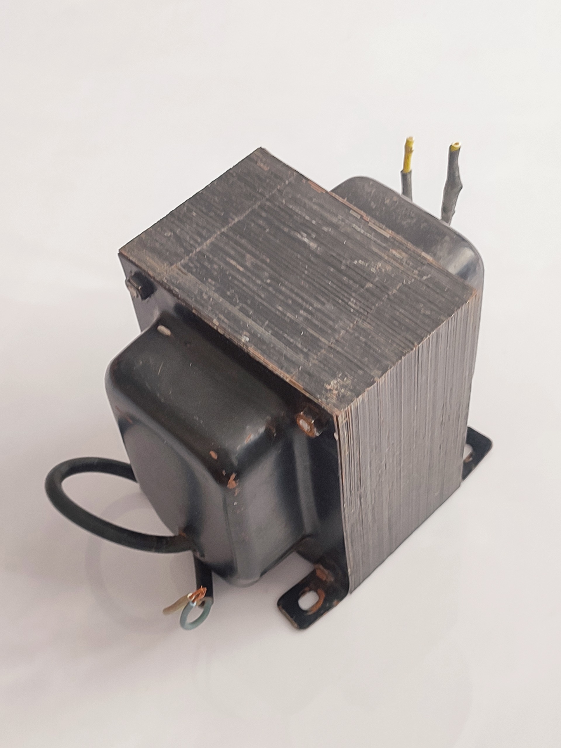 ترانس 220 به 110 ولت 2500 وات تمام مسی