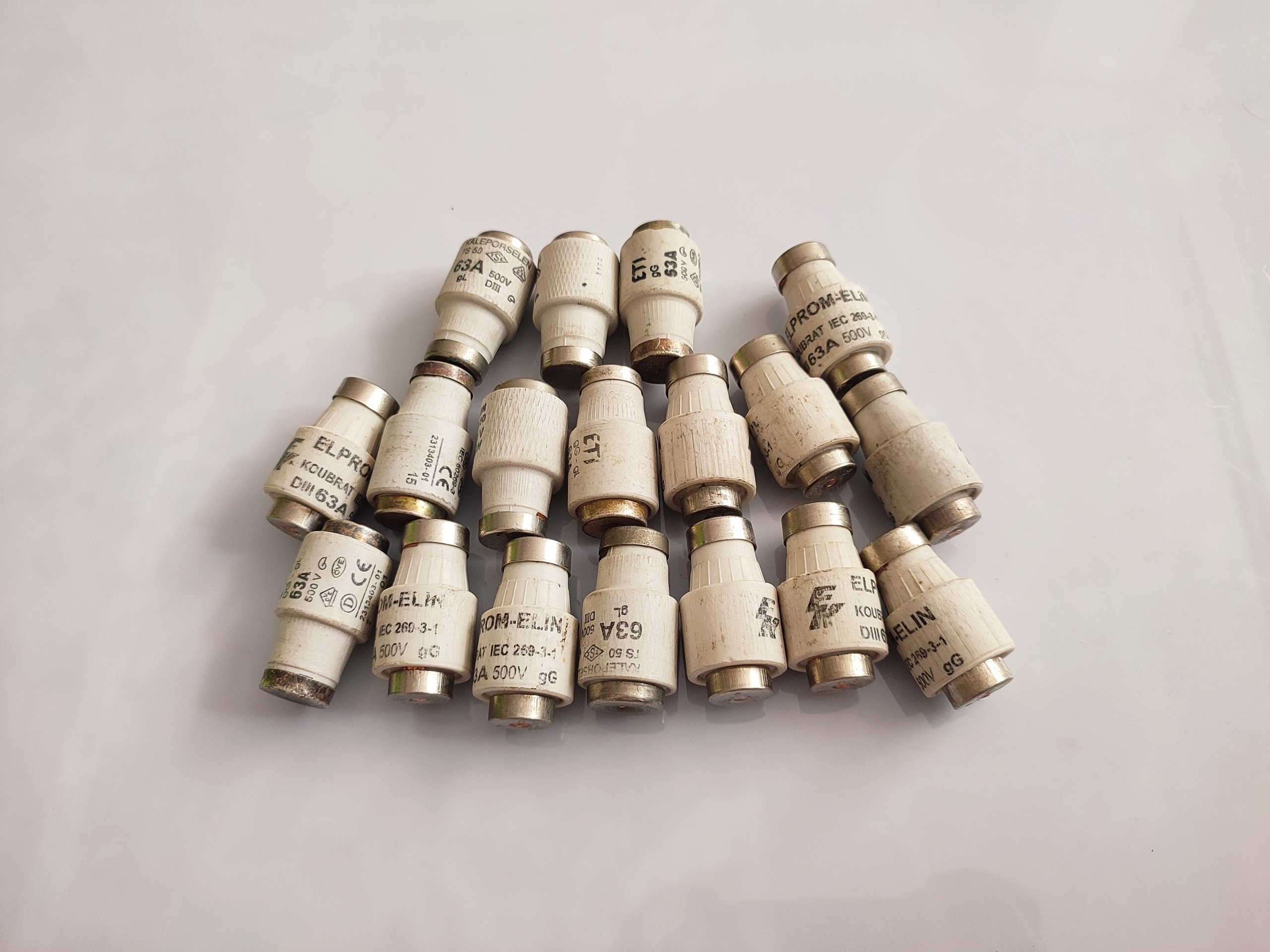 پک 18تایی فیوز فشنگی 63 آمپر