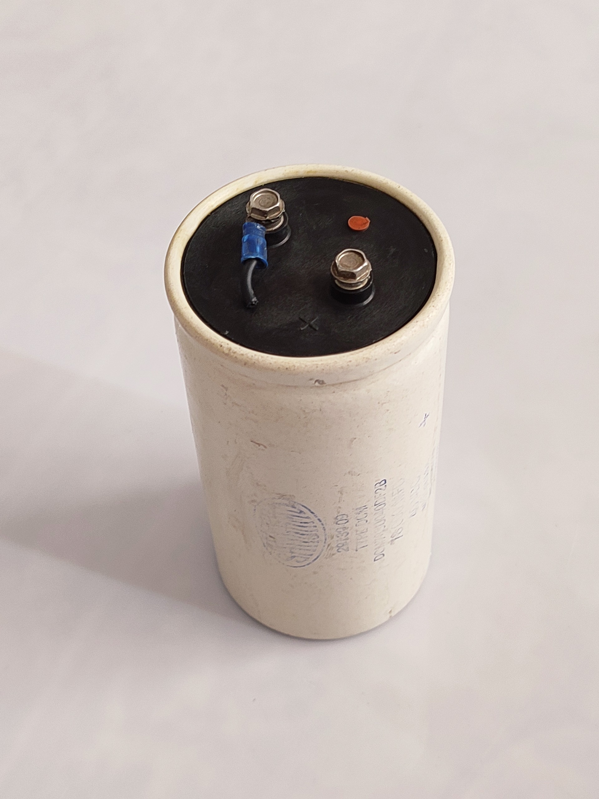 خازن الکترولیتی ظرفیت 78000 میکروفاراد 40 ولت