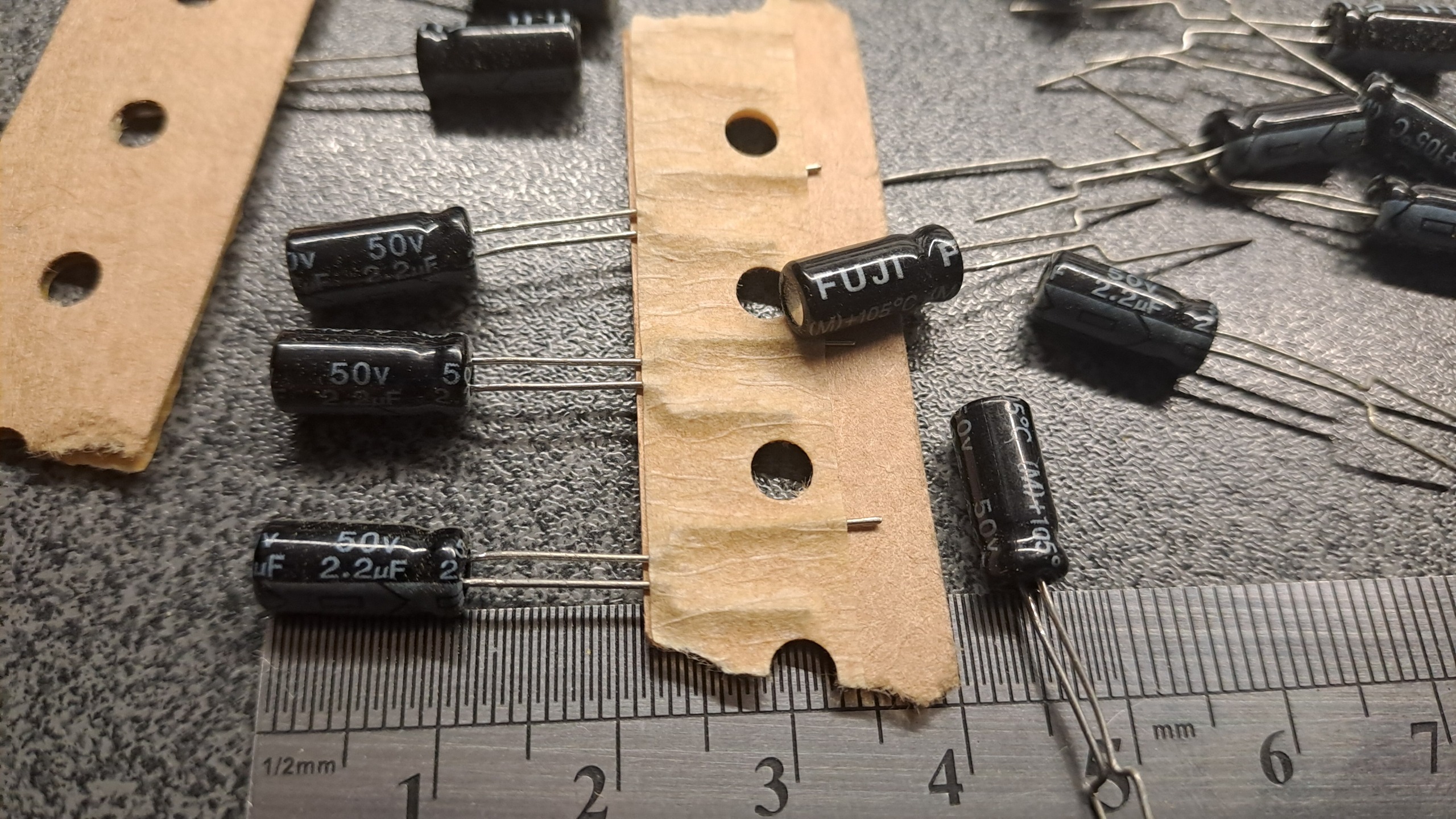 خازن 2.2MF 50V مارک FUJI قیمت برای 25 عدد
