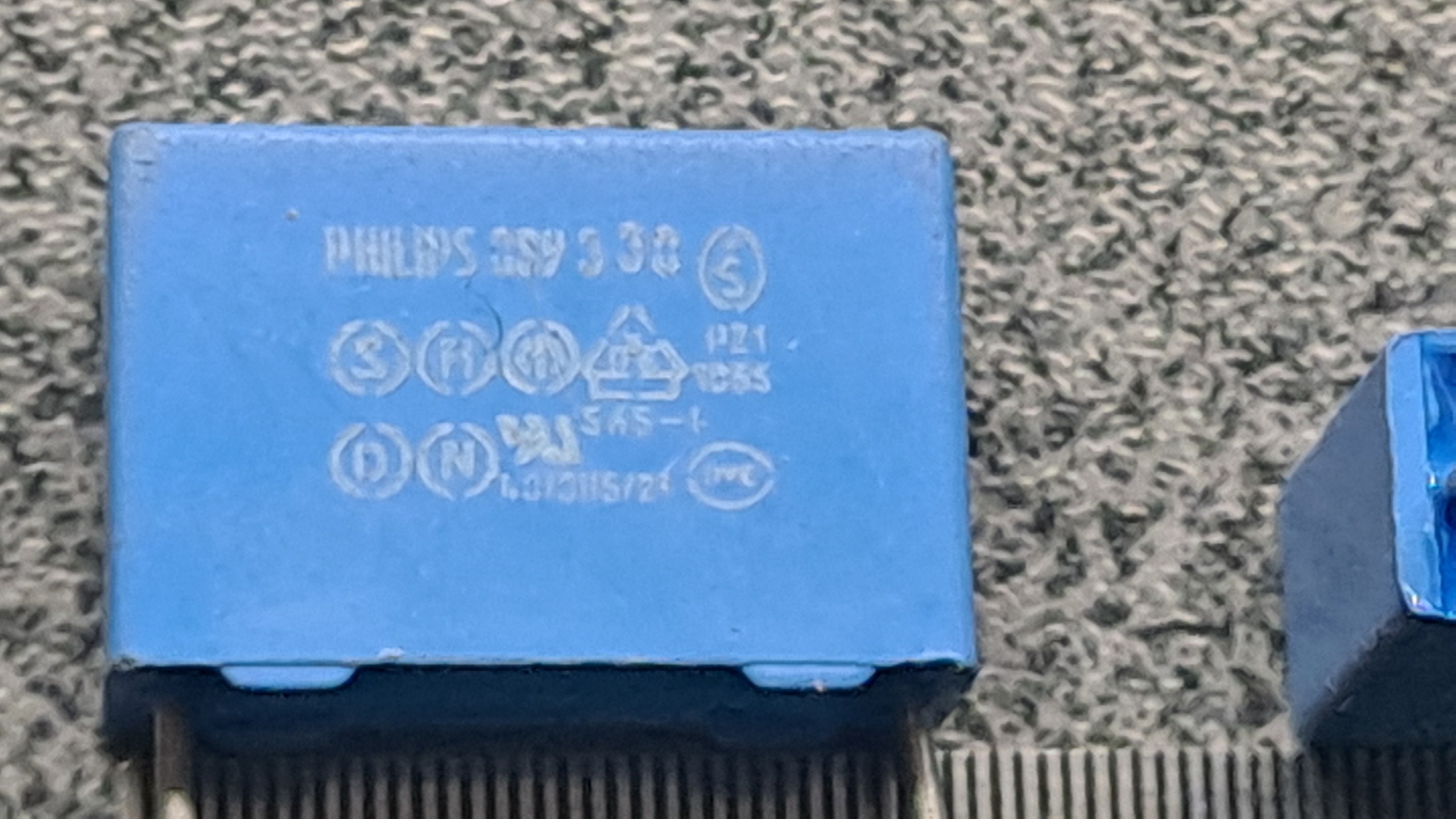 خازن قدیمی 47NF 250V MKP قیمت 2 عدد