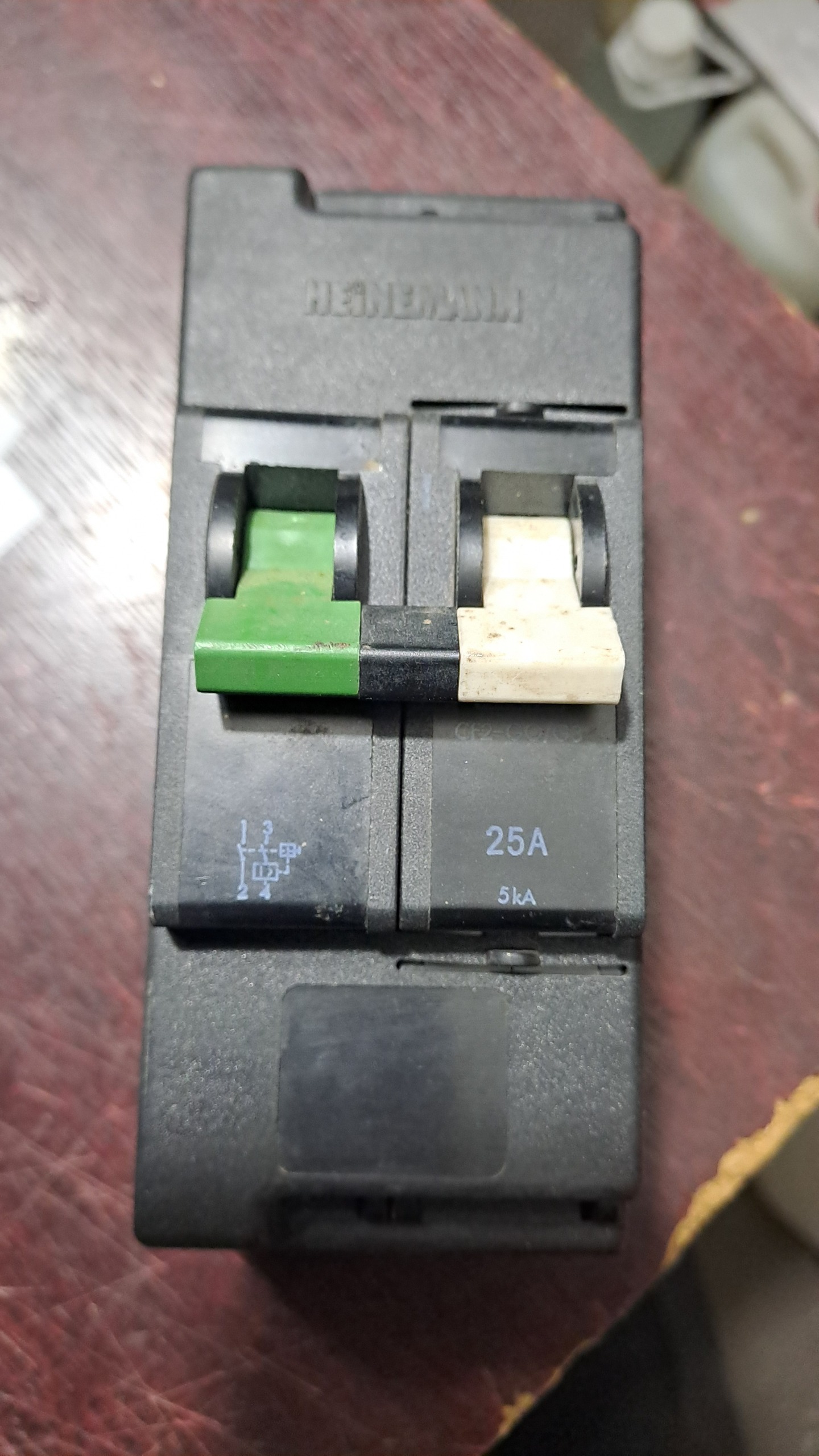 فیوز دوبل Heinemann 2 Pole Circuit Breaker 25A