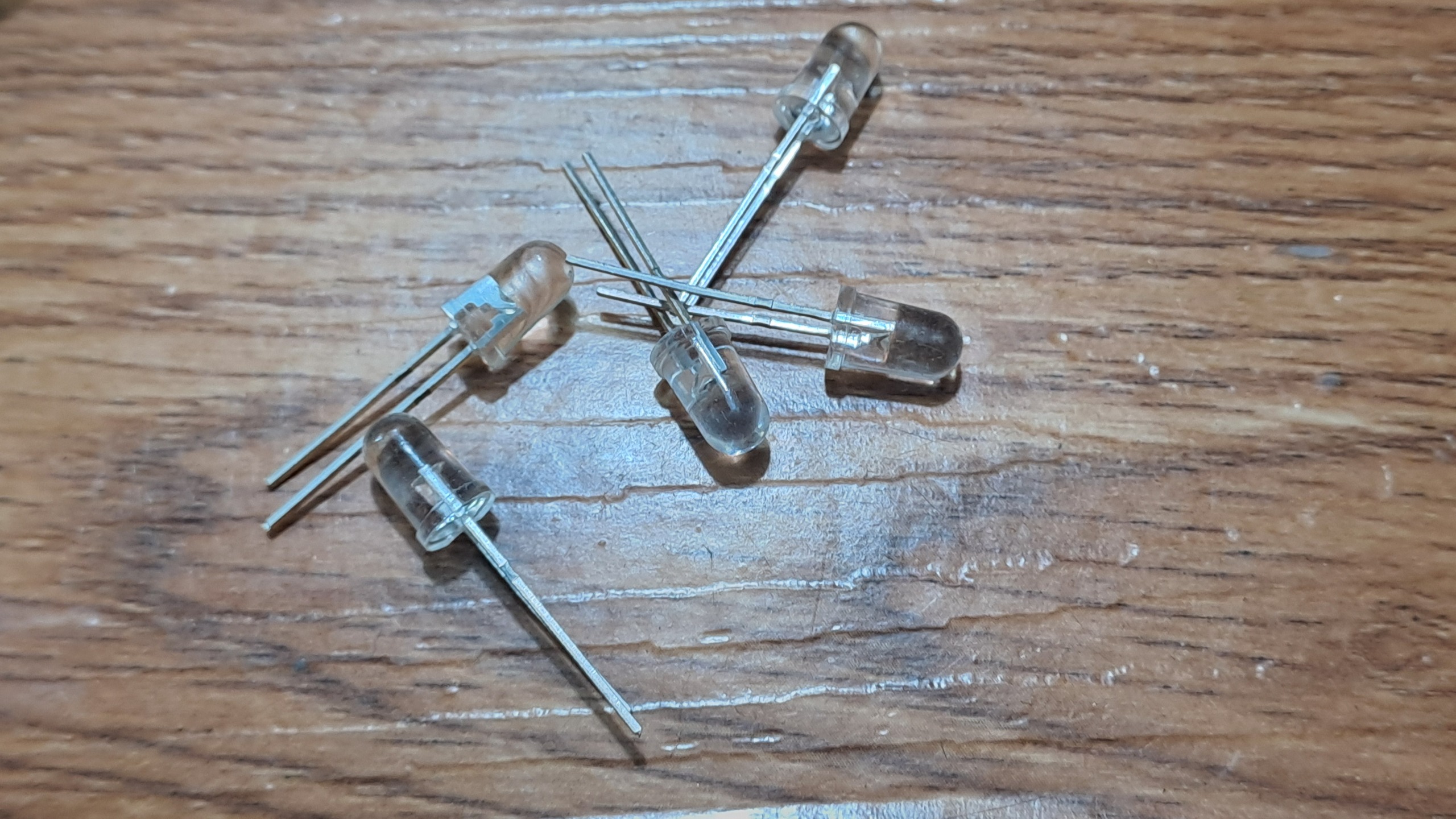 دیود نوری LED شفاف سبز 5mm قیمت برای 86 عدد