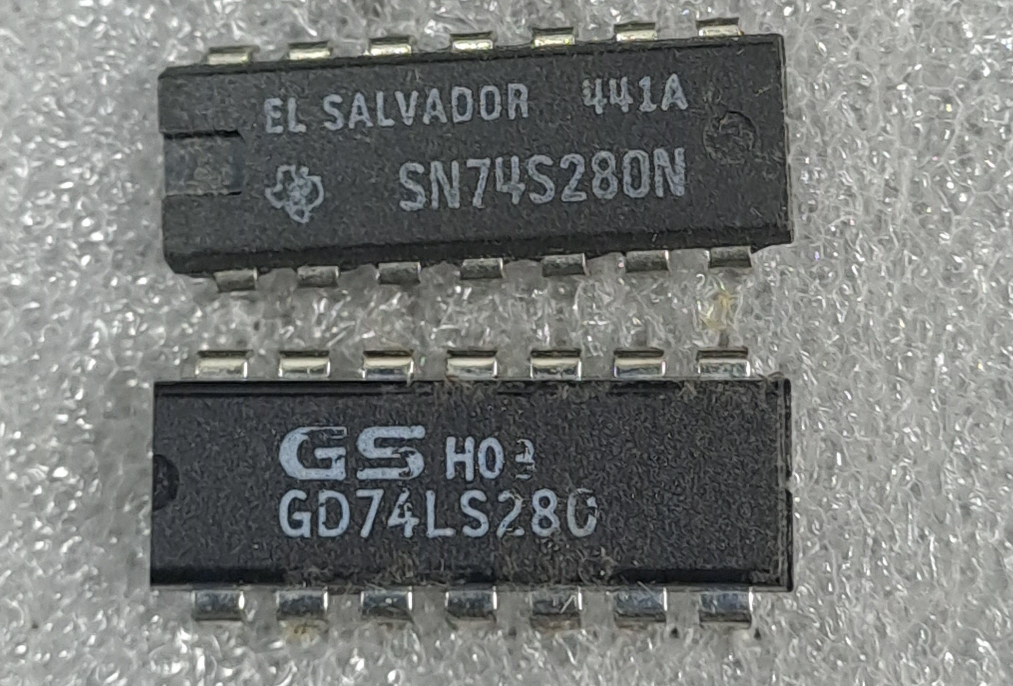 آی سی 74LS280 و 74S280 هرکدام یکی