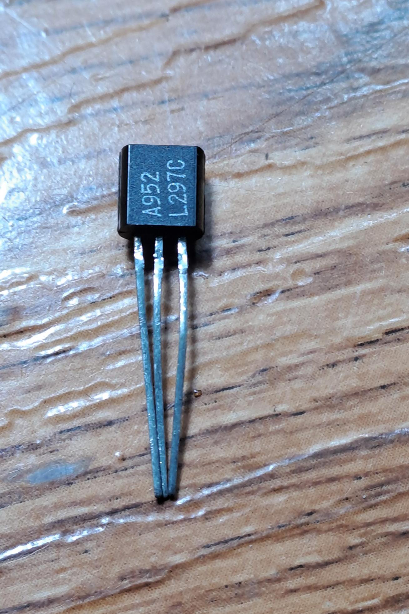 ترانزیستور 2SC952 قدیمی