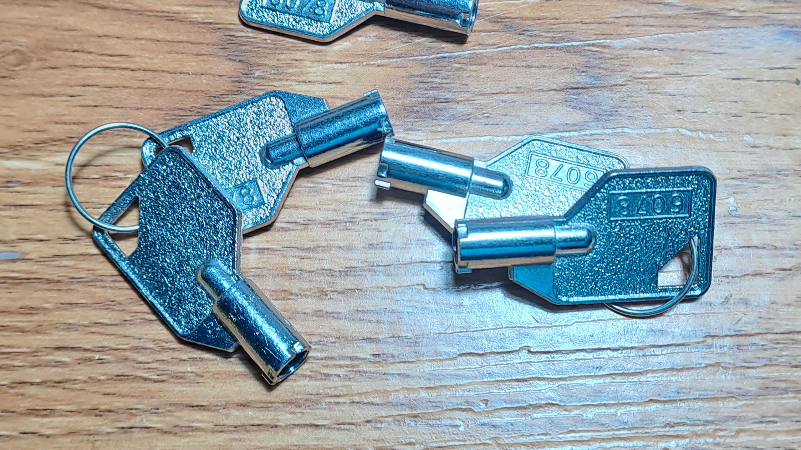 کلید قدیمی قفل کردن کامپیوتر قیمت 2 عدد