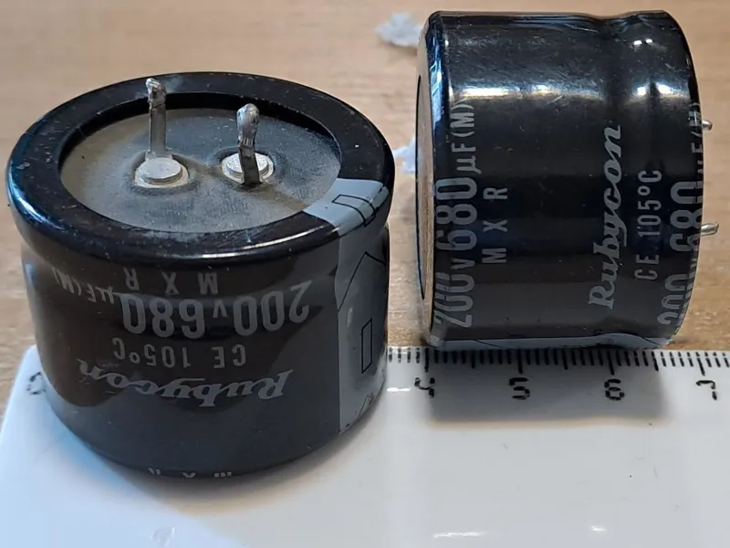 خازن 680MF 200V RUBYCON