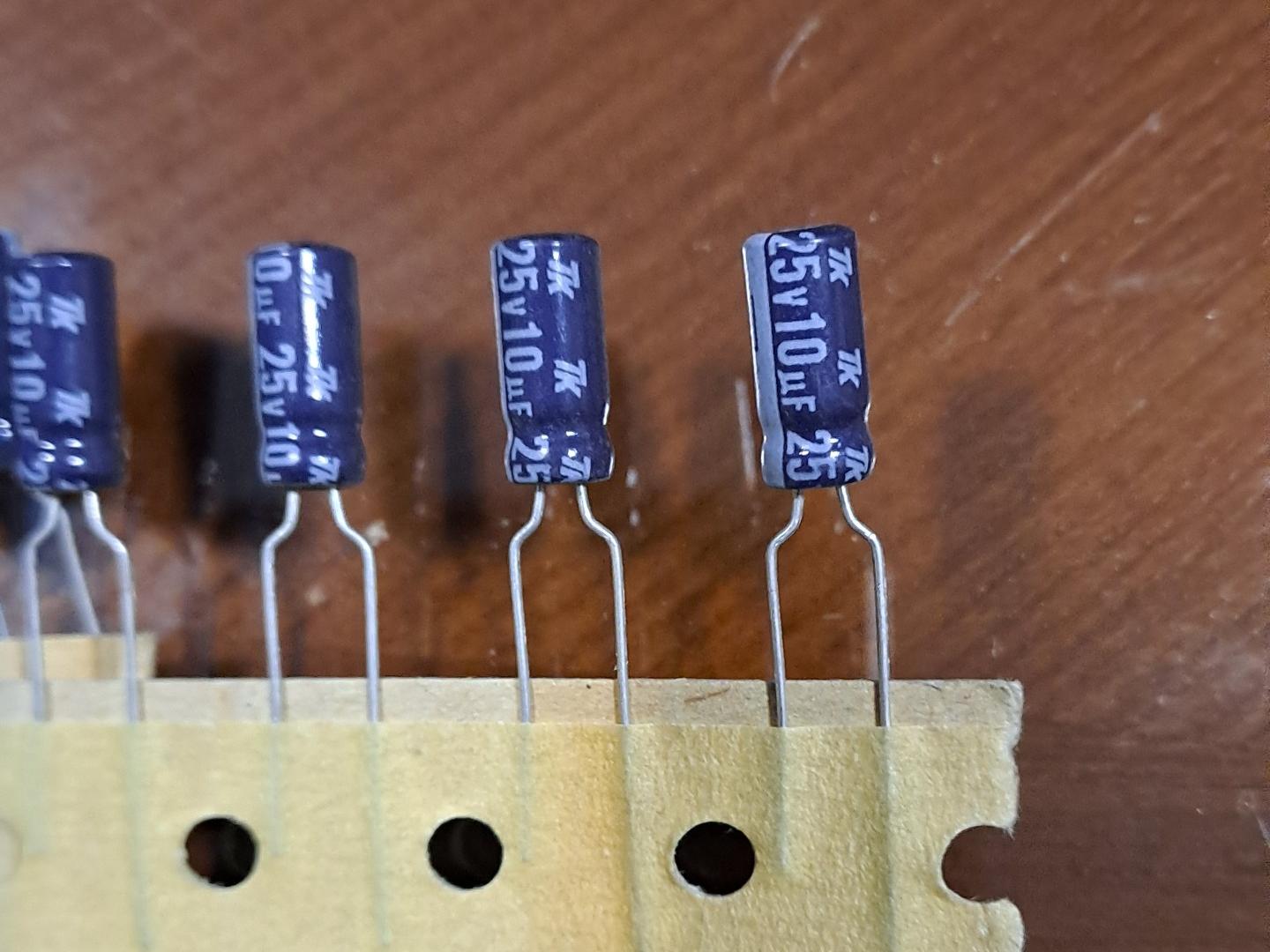 خازن 10MF/25V قیمت برای 40 عدد