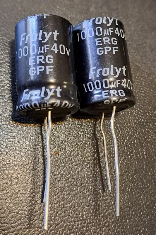 خازن 1000MF 40V قیمت 4عدد در حد تست استفاده شده