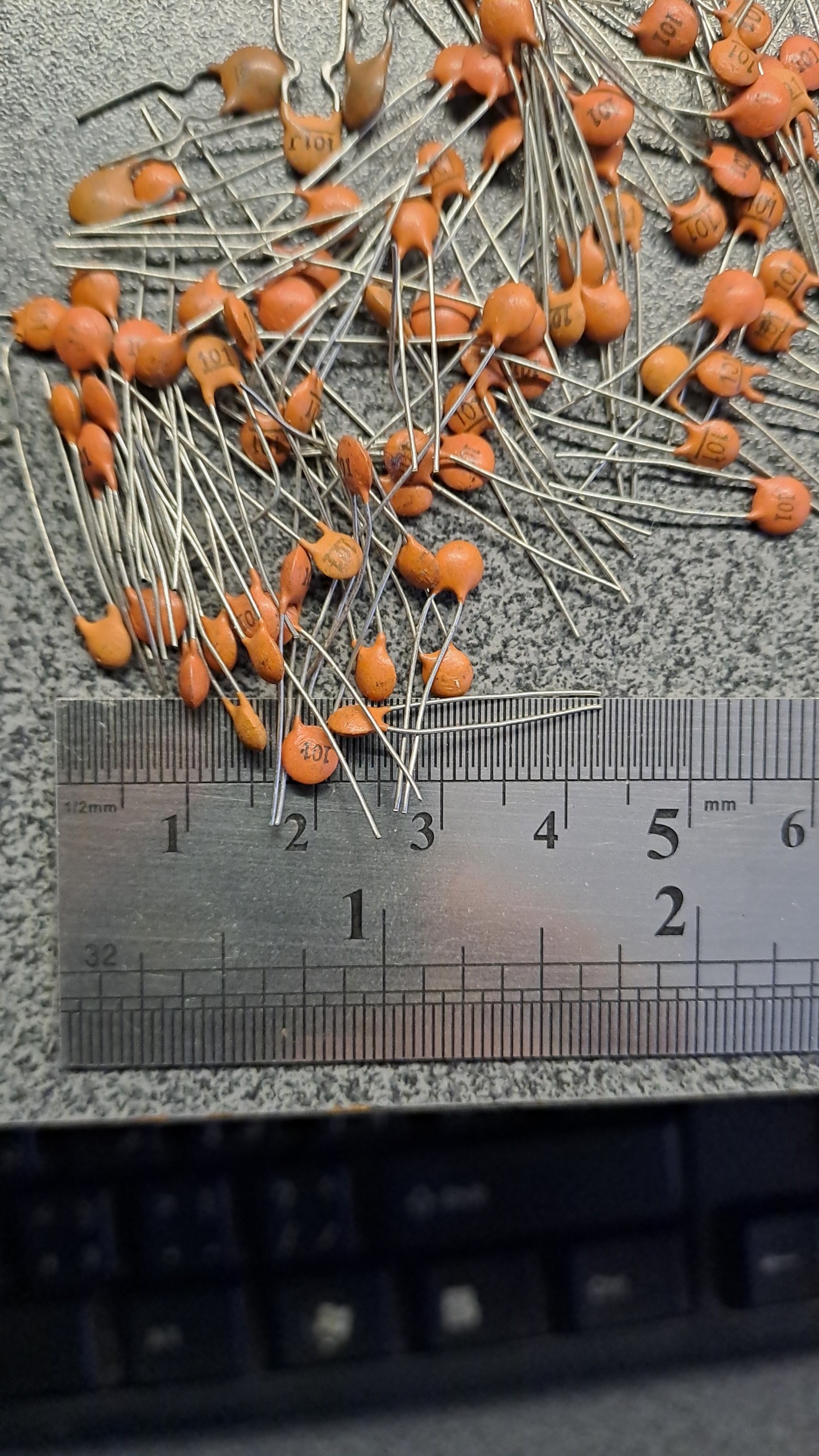 خازن عدسی 100PF 50V قیمت برای 100عدد