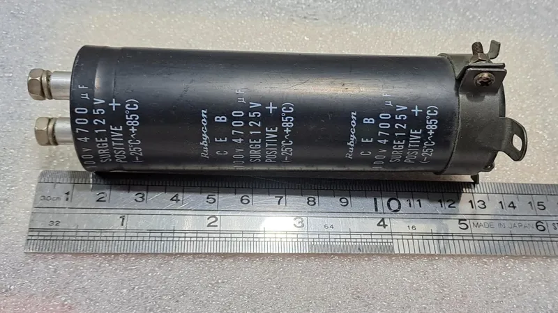 خازن 4700MF 100V RUBYCON پایه دار پیچی