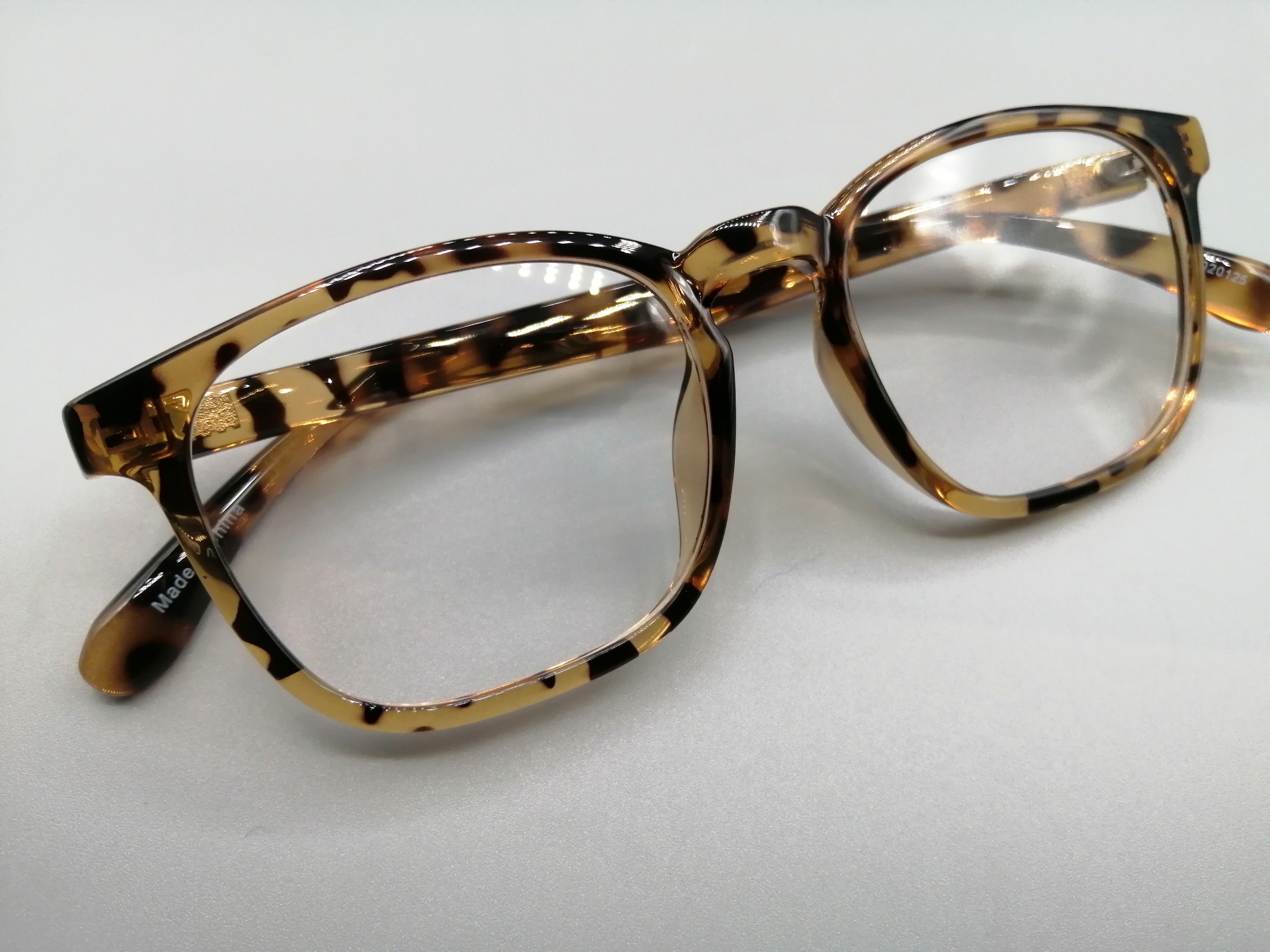 عینک طبی زنانه و مردانه