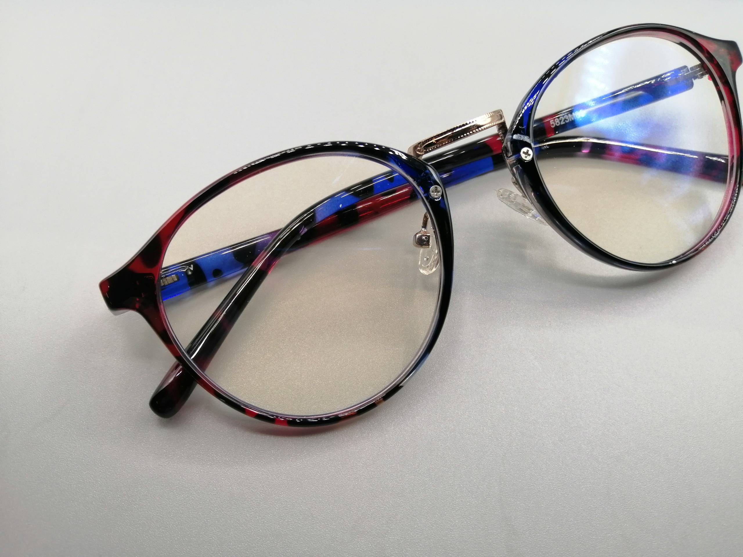 عینک طبی زنانه