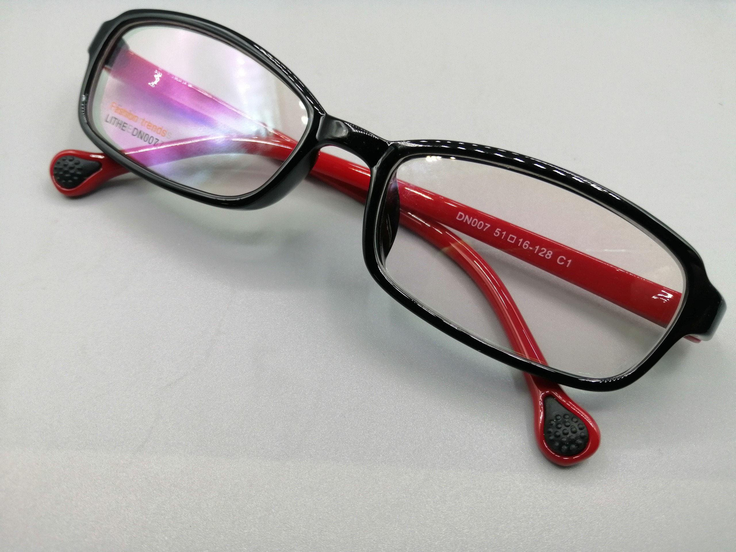 عینک طبی بچگانه