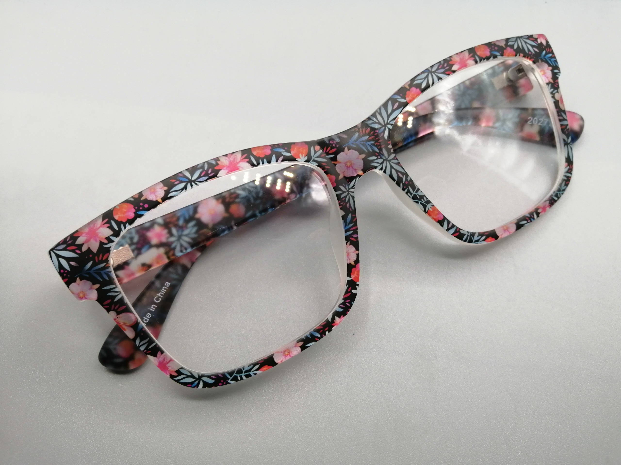 عینک طبی زنانه