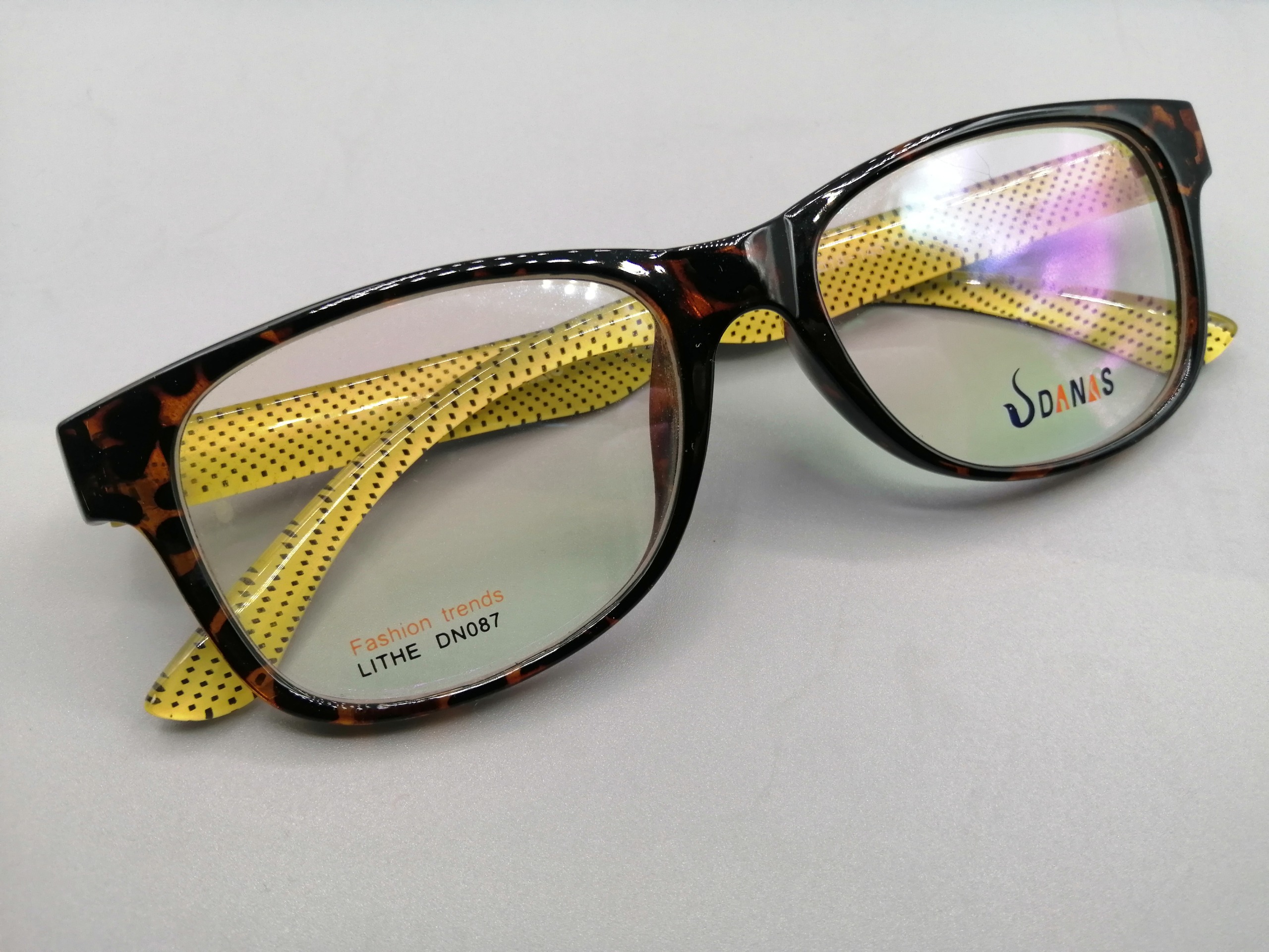 عینک طبی زنانه