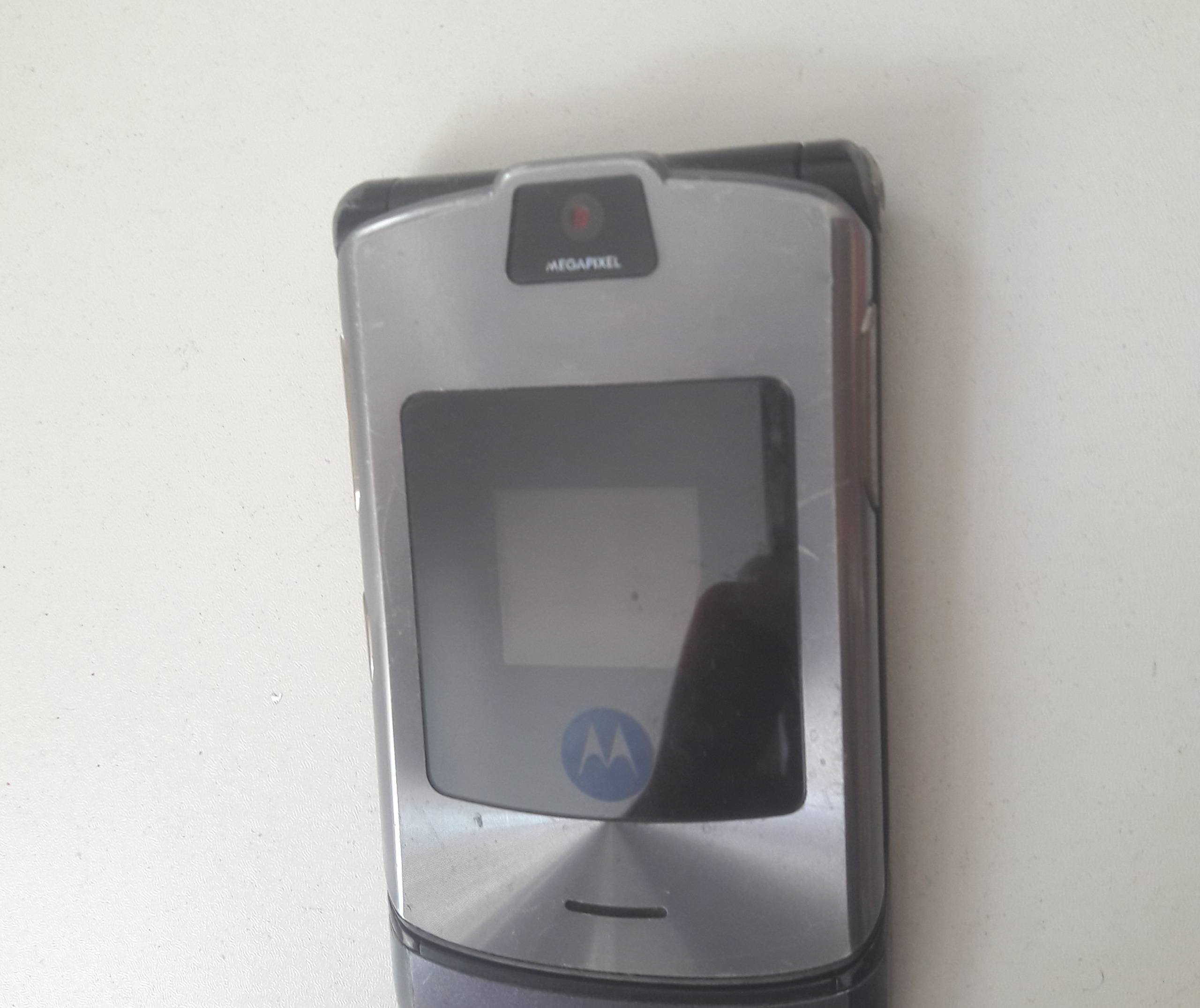 السیدی پشت وجلوموتورولاRAZR V3r