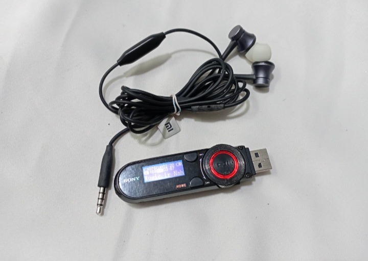 موزیک MP3 پلیر قدیمی سونی 4 گیگ