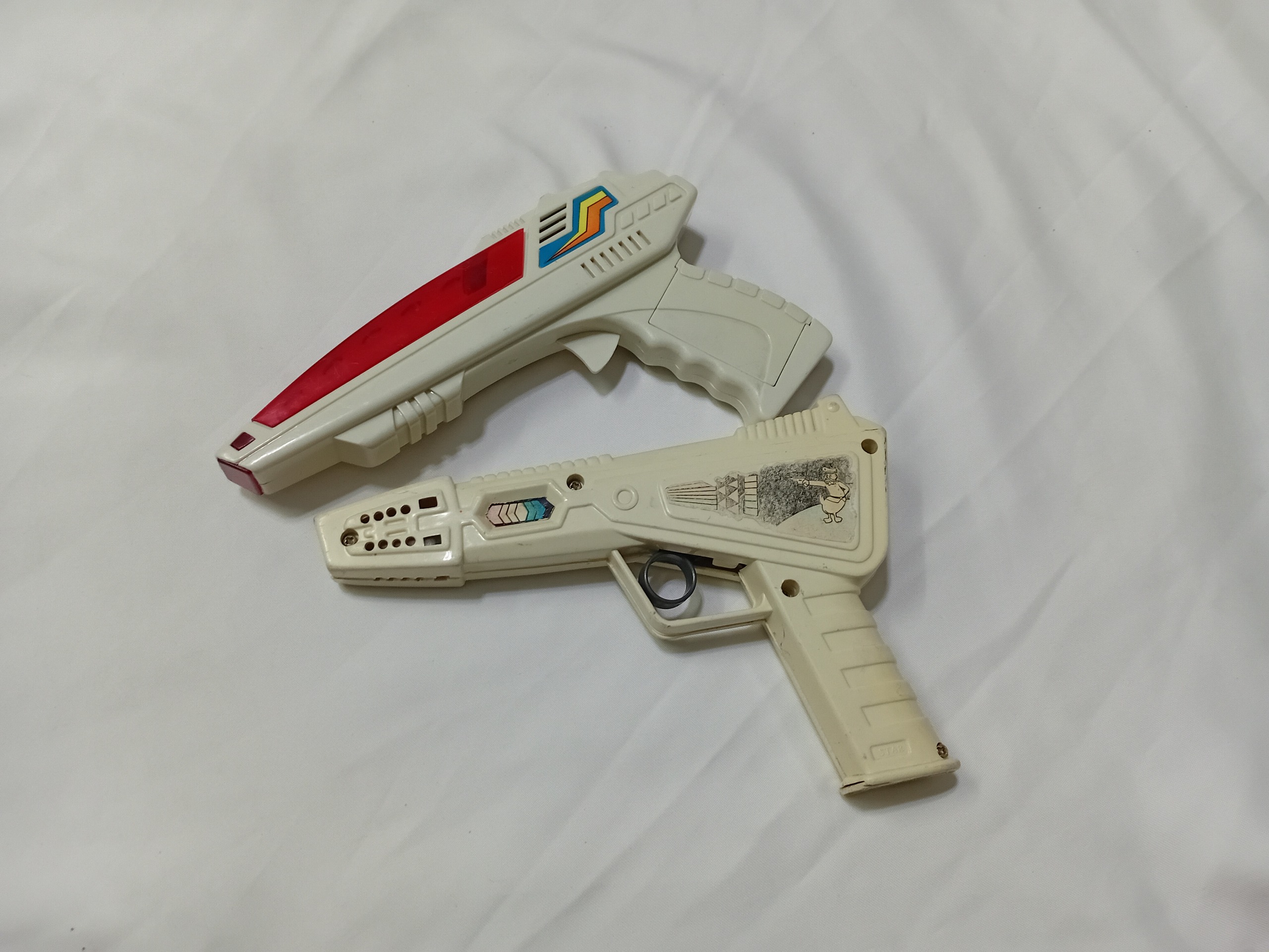 دو عدد اسباب بازی کلکسیونی تفنگ قدیمی کمیاب