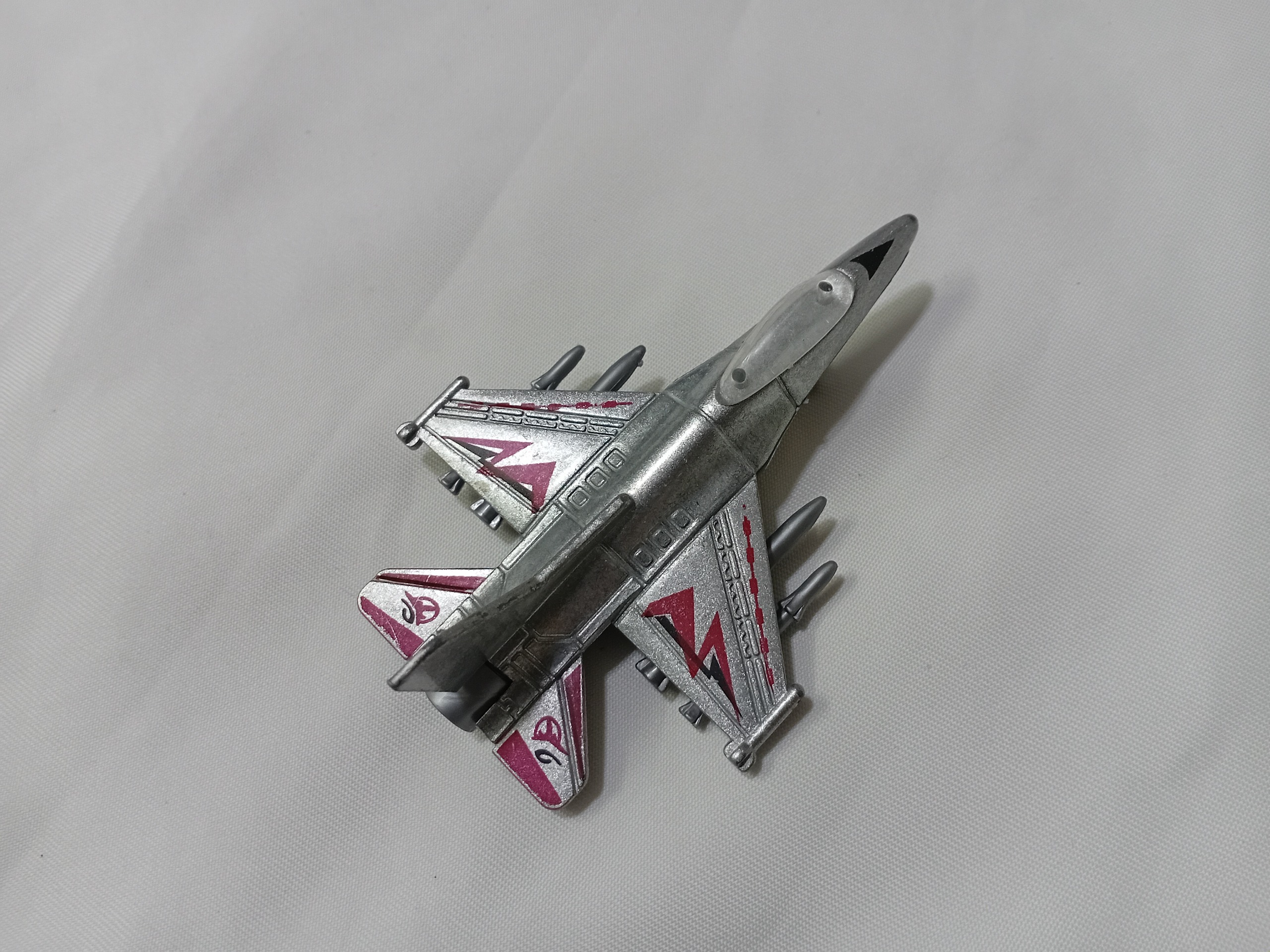 اسباب بازی فلزی قدیمی هواپیما جنگی