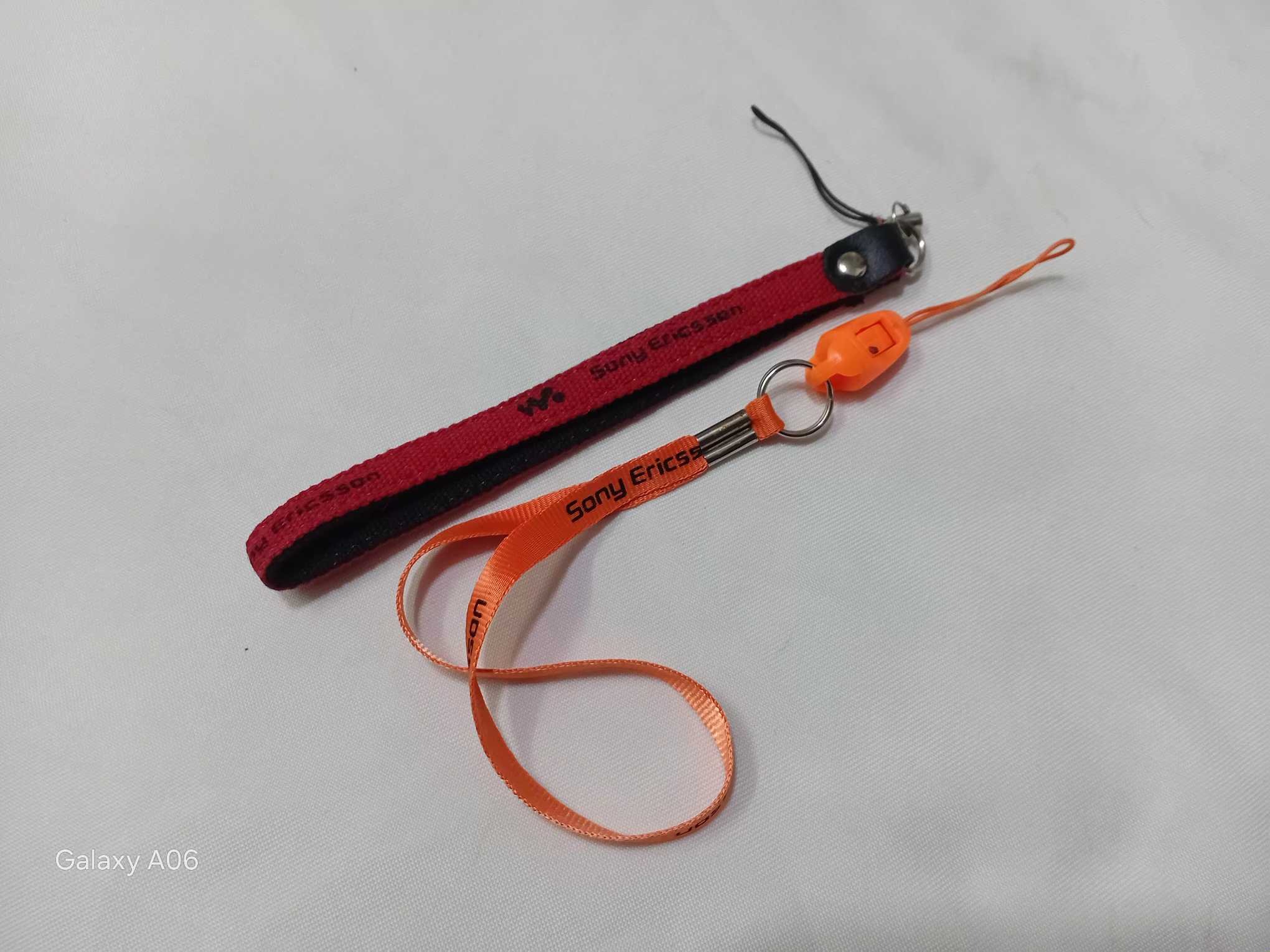 دو عدد بند گوشی موبایل سونی اریکسون واکمن W