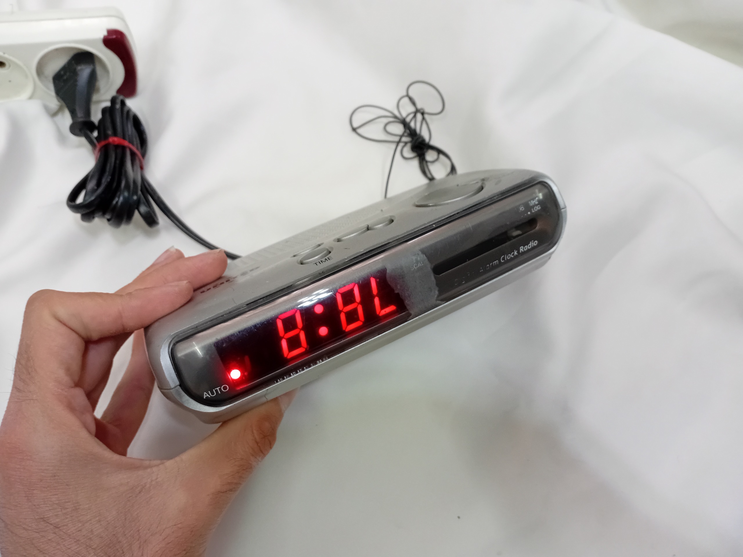 رادیو ساعت دار قدیمی ساعت خراب رادیو سالم