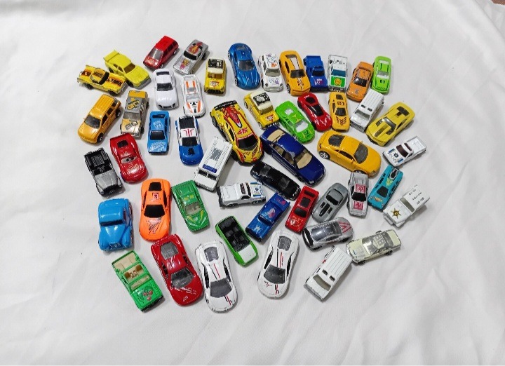 مجموعه کلکسیونی 50 عدد ماشین فلزی قدیمی