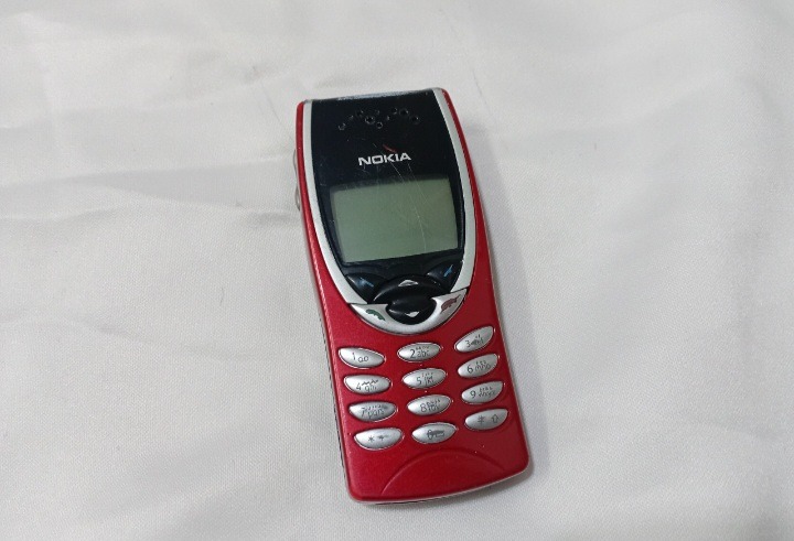 گوشی نوکیا 8250 خاموش بدون باتری لوازم