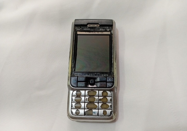 گوشی آلمانی نوکیا 3230 قفل دارد توضیحات دقت