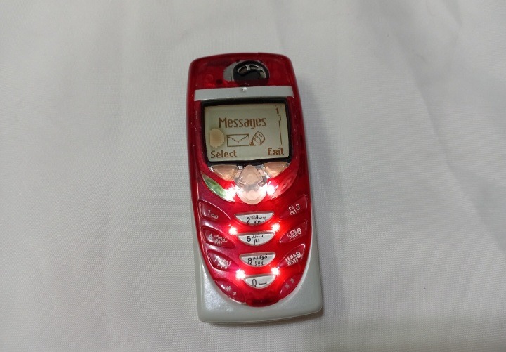 گوشی بسیار کمیاب نوکیا 8310 قدیمی فنلاند