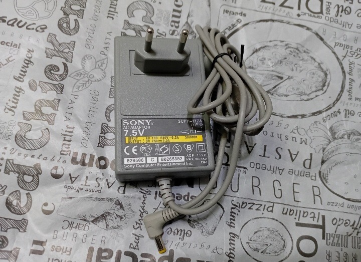 آداپتور سونی یک آکبند ولی ایراد دار بدون ضمانت